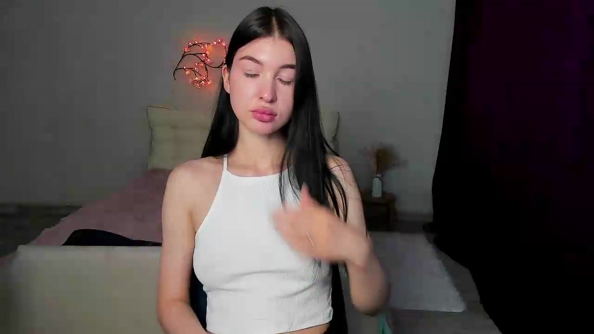Gallery image thumbnail from GraceBennet's myfreecams stream on, 05/25/2026, 09:48 image 9 of 20