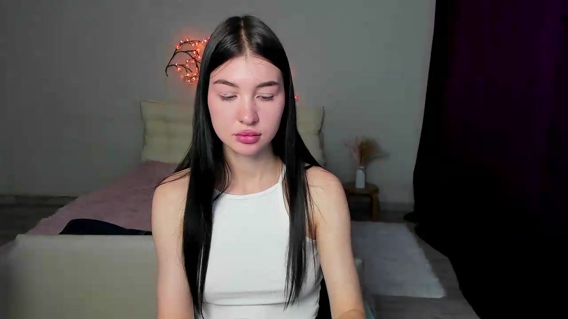 Gallery image thumbnail from GraceBennet's myfreecams stream on, 05/25/2026, 09:48 image 17 of 20