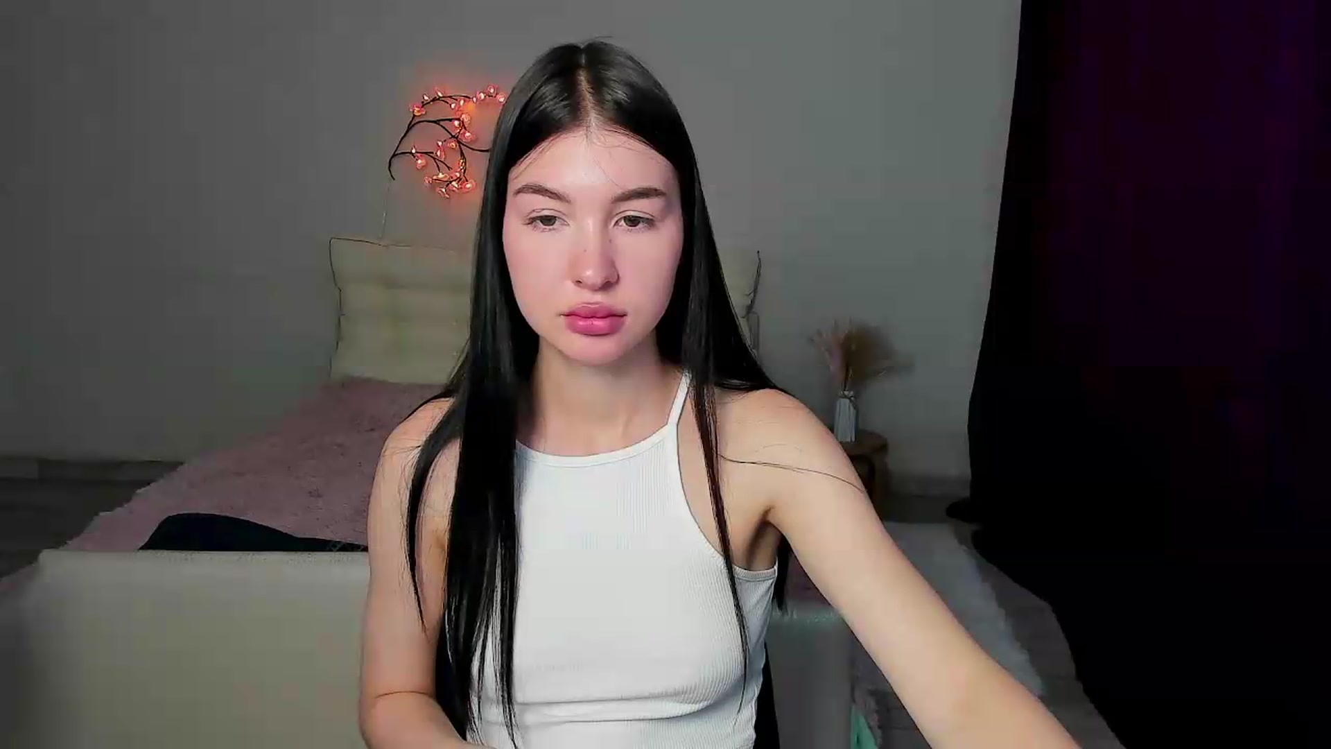 Gallery image thumbnail from GraceBennet's myfreecams stream on, 05/25/2026, 09:48 image 18 of 20
