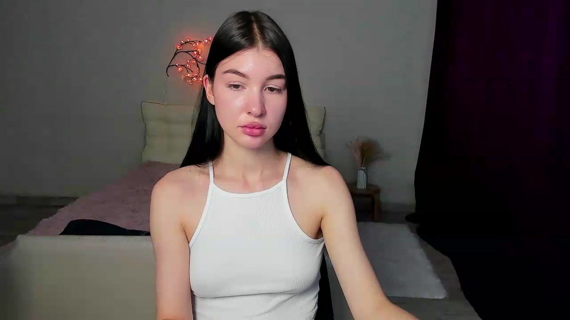 Gallery image thumbnail from GraceBennet's myfreecams stream on, 05/25/2026, 09:48 image 10 of 20