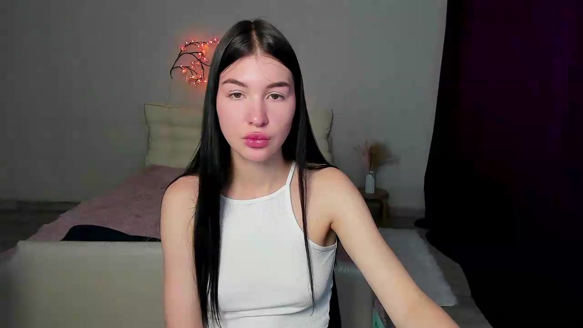 Gallery image thumbnail from GraceBennet's myfreecams stream on, 05/25/2026, 09:48 image 19 of 20