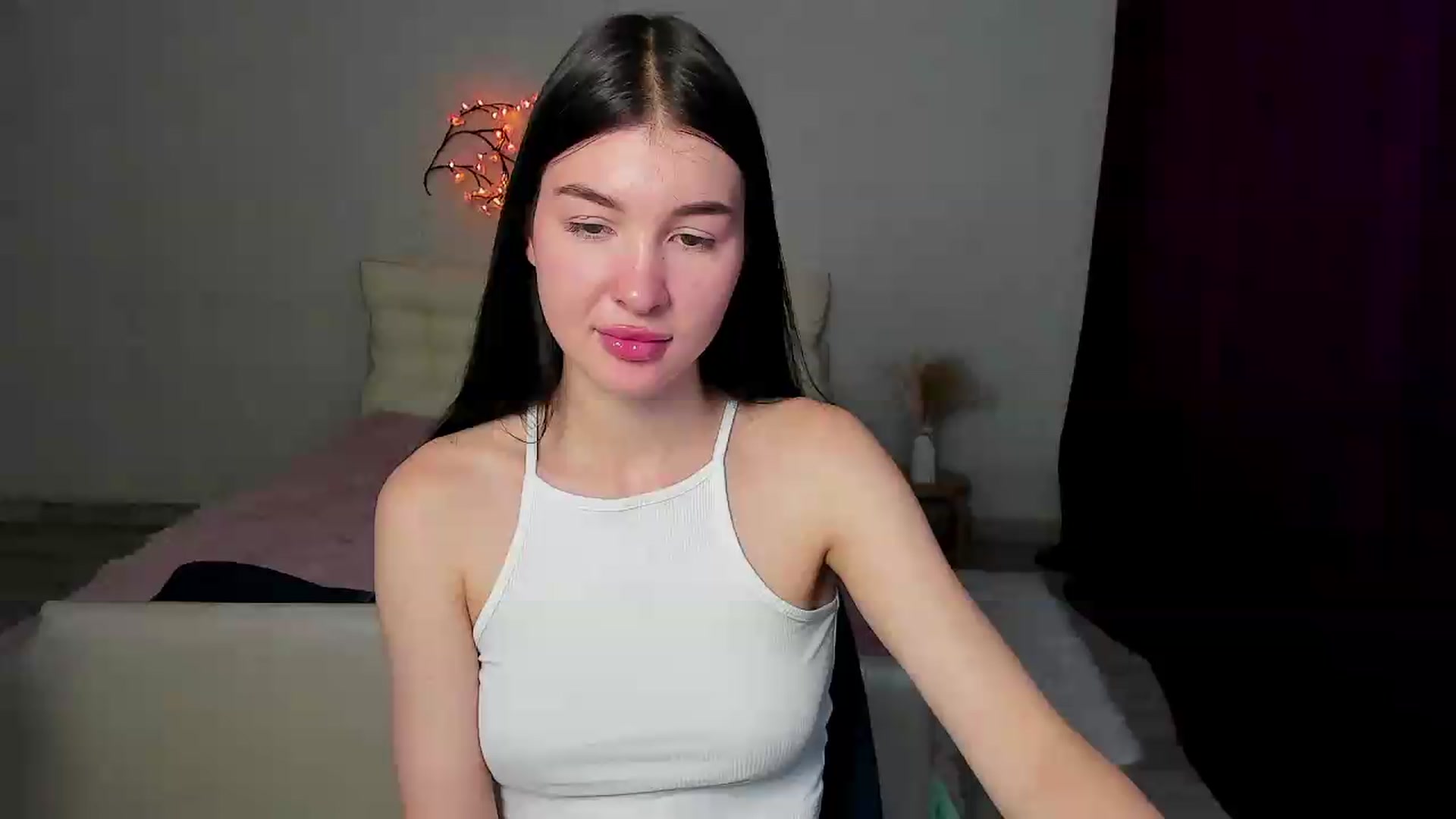 Gallery image thumbnail from GraceBennet's myfreecams stream on, 05/25/2026, 10:49 image 1 of 20
