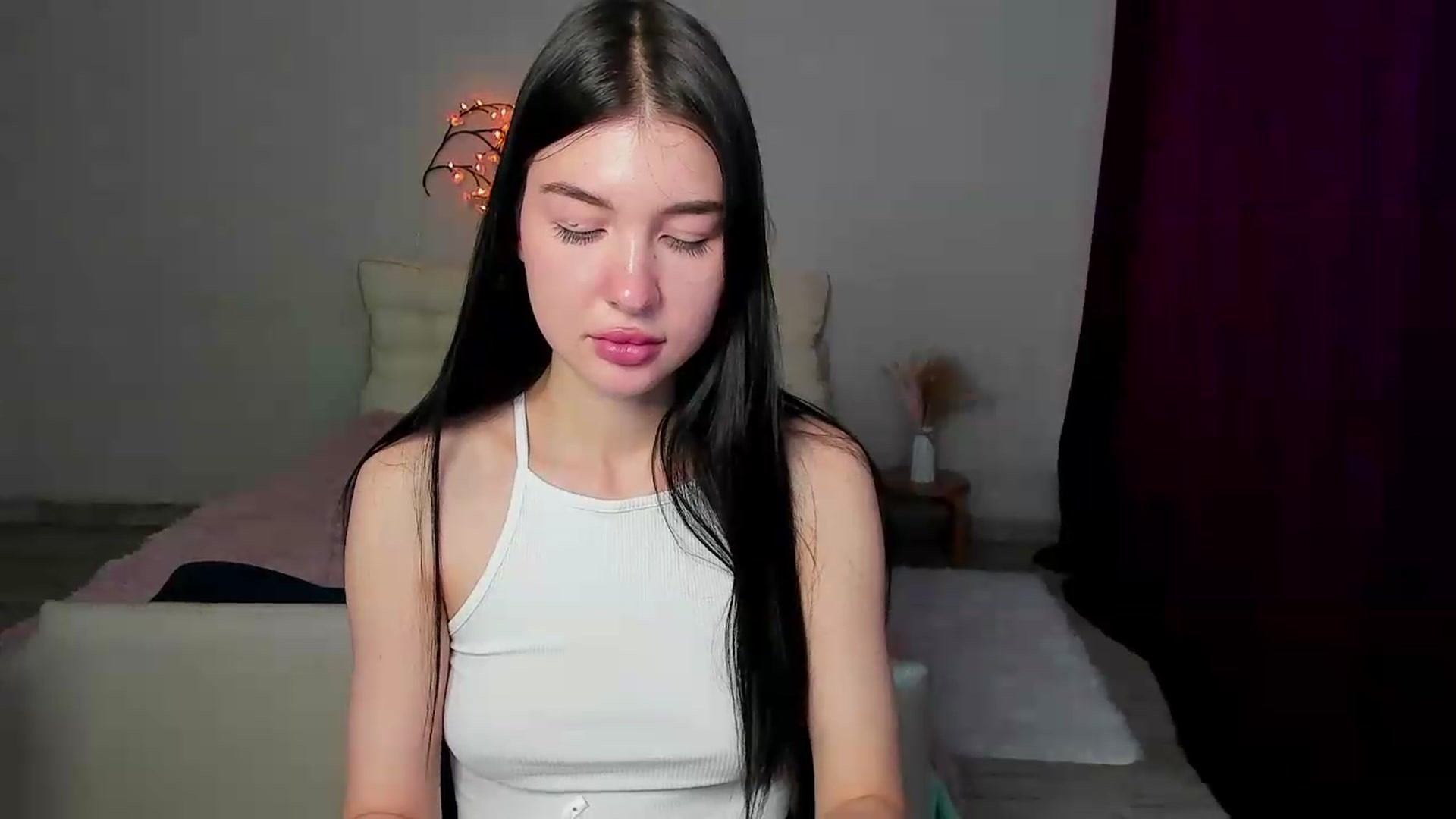 Gallery image thumbnail from GraceBennet's myfreecams stream on, 05/25/2026, 10:49 image 16 of 20