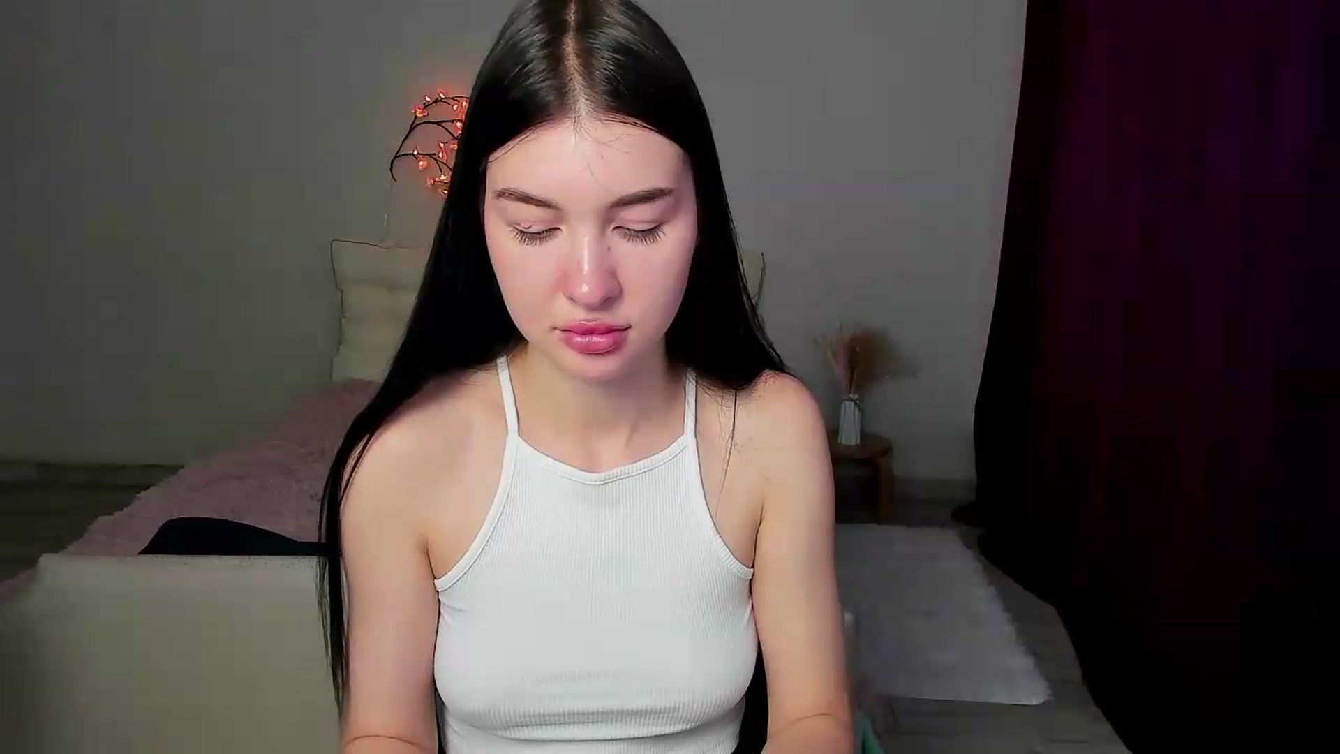Gallery image thumbnail from GraceBennet's myfreecams stream on, 05/25/2026, 10:49 image 13 of 20