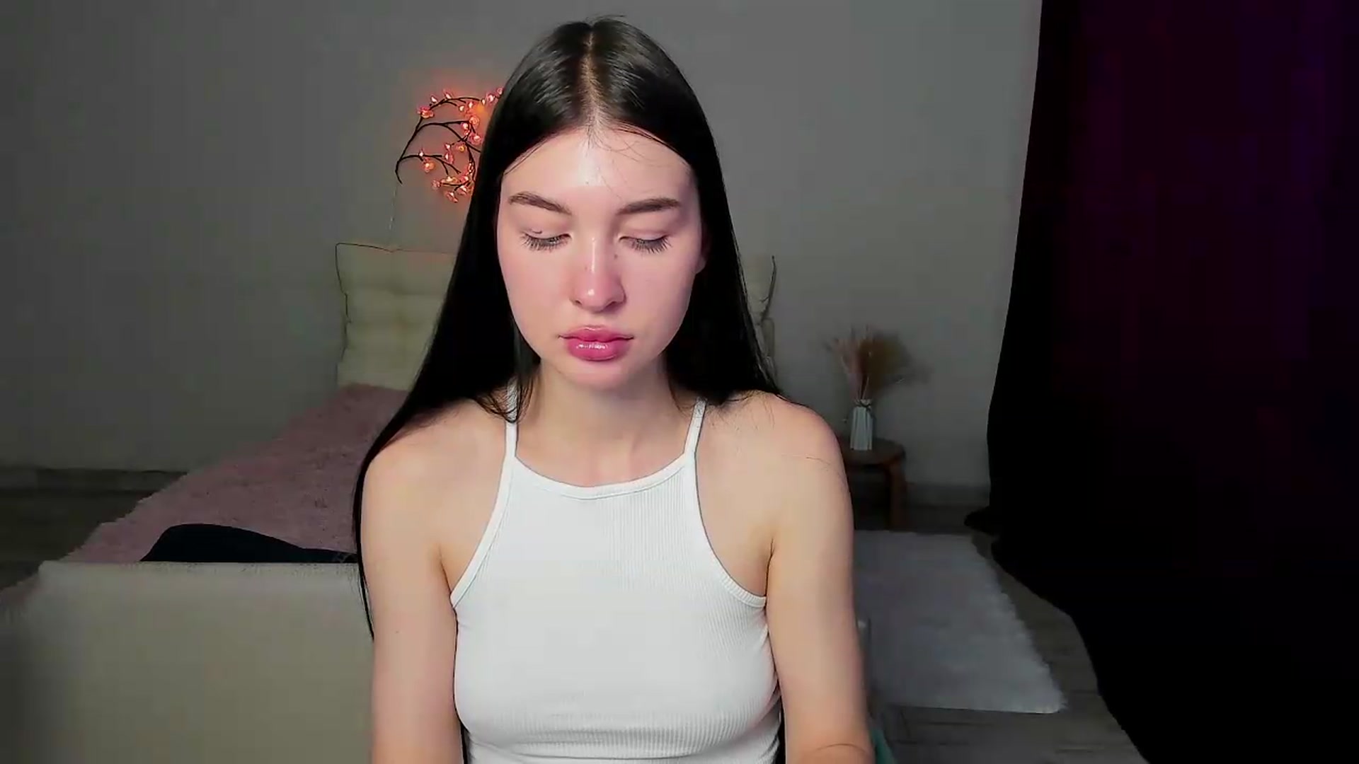 Gallery image thumbnail from GraceBennet's myfreecams stream on, 05/25/2026, 10:49 image 7 of 20
