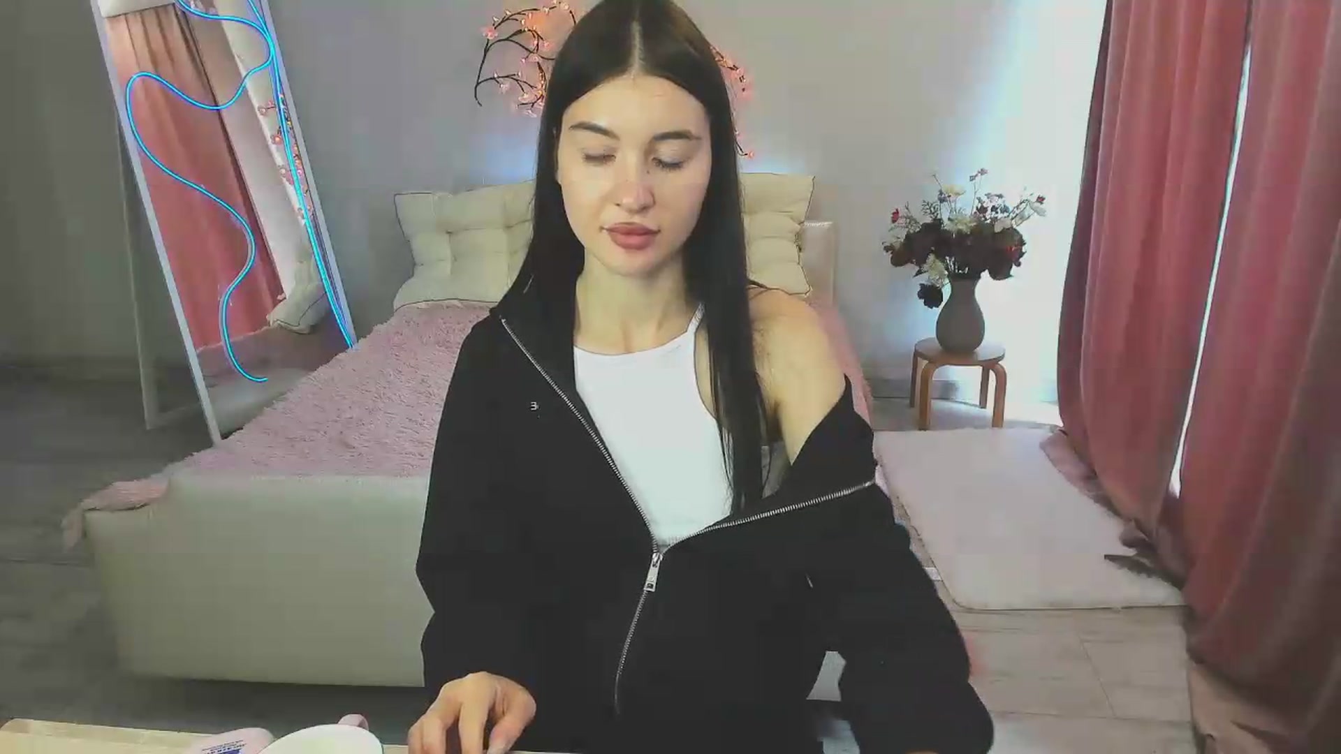 Gallery image thumbnail from GraceBennet's myfreecams stream on, 06/14/2026, 11:04 image 3 of 20