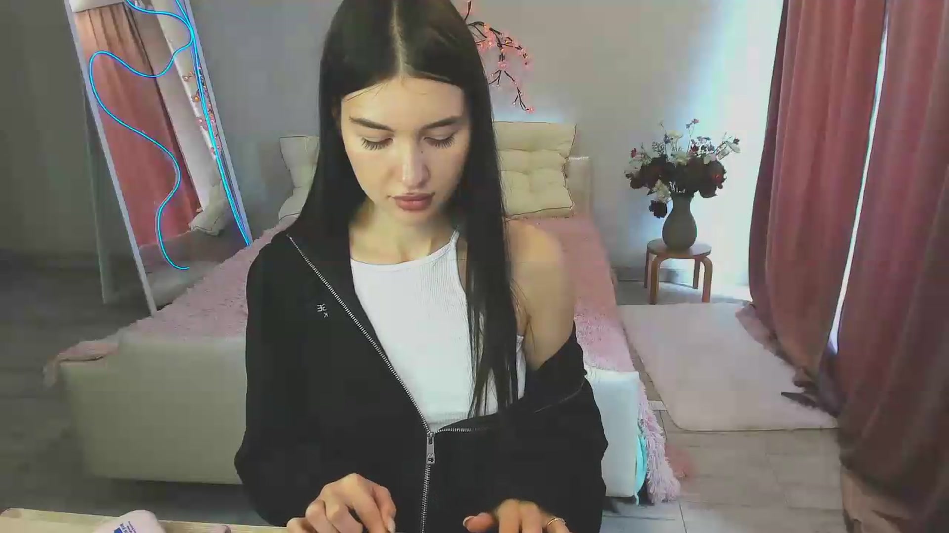 Gallery image thumbnail from GraceBennet's myfreecams stream on, 06/14/2026, 11:04 image 14 of 20