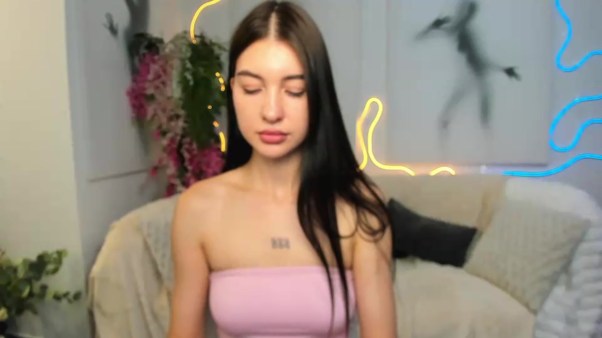 Gallery image thumbnail from GraceBennet's myfreecams stream on, 06/22/2026, 07:57 image 2 of 20