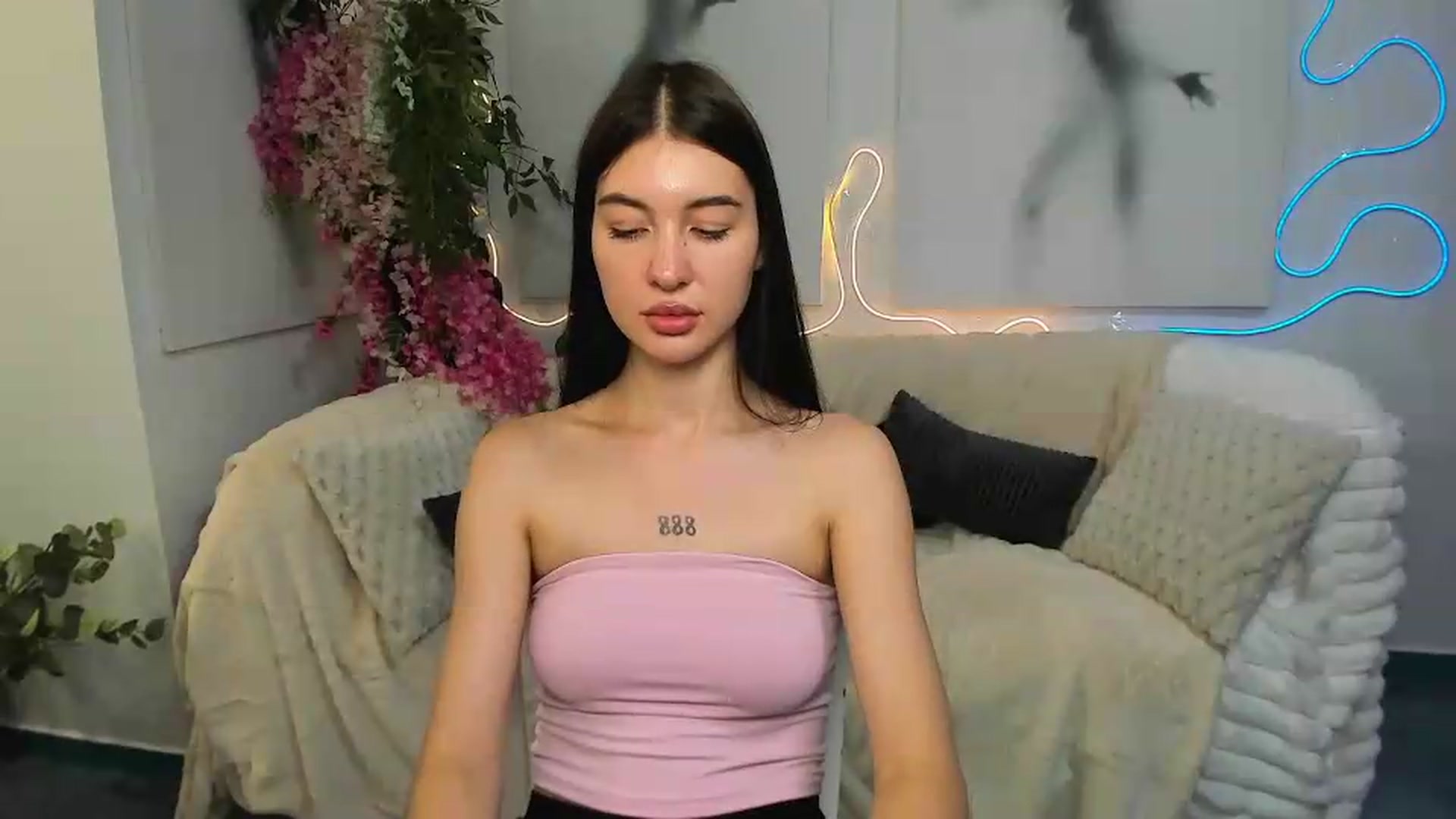 Gallery image thumbnail from GraceBennet's myfreecams stream on, 06/22/2026, 08:30 image 5 of 20