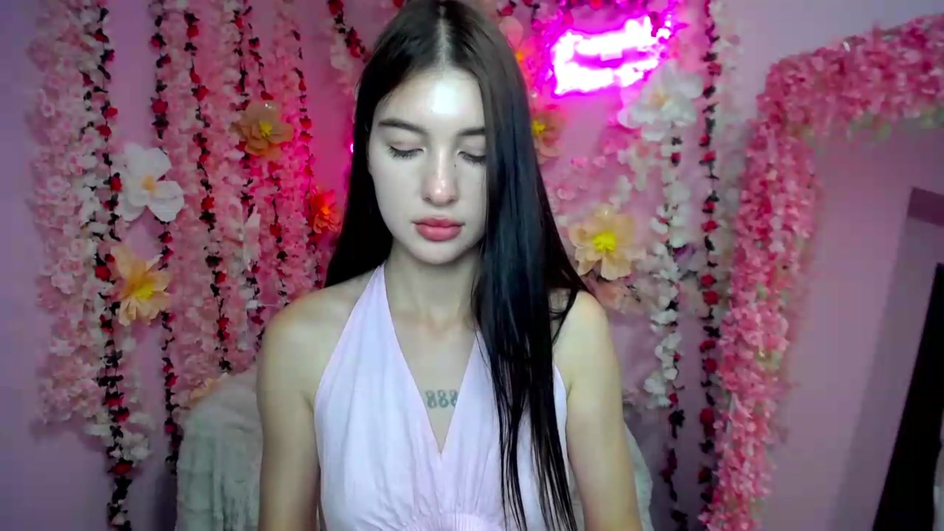 Gallery image thumbnail from GraceBennet's myfreecams stream on, 07/08/2026, 11:01 image 4 of 20