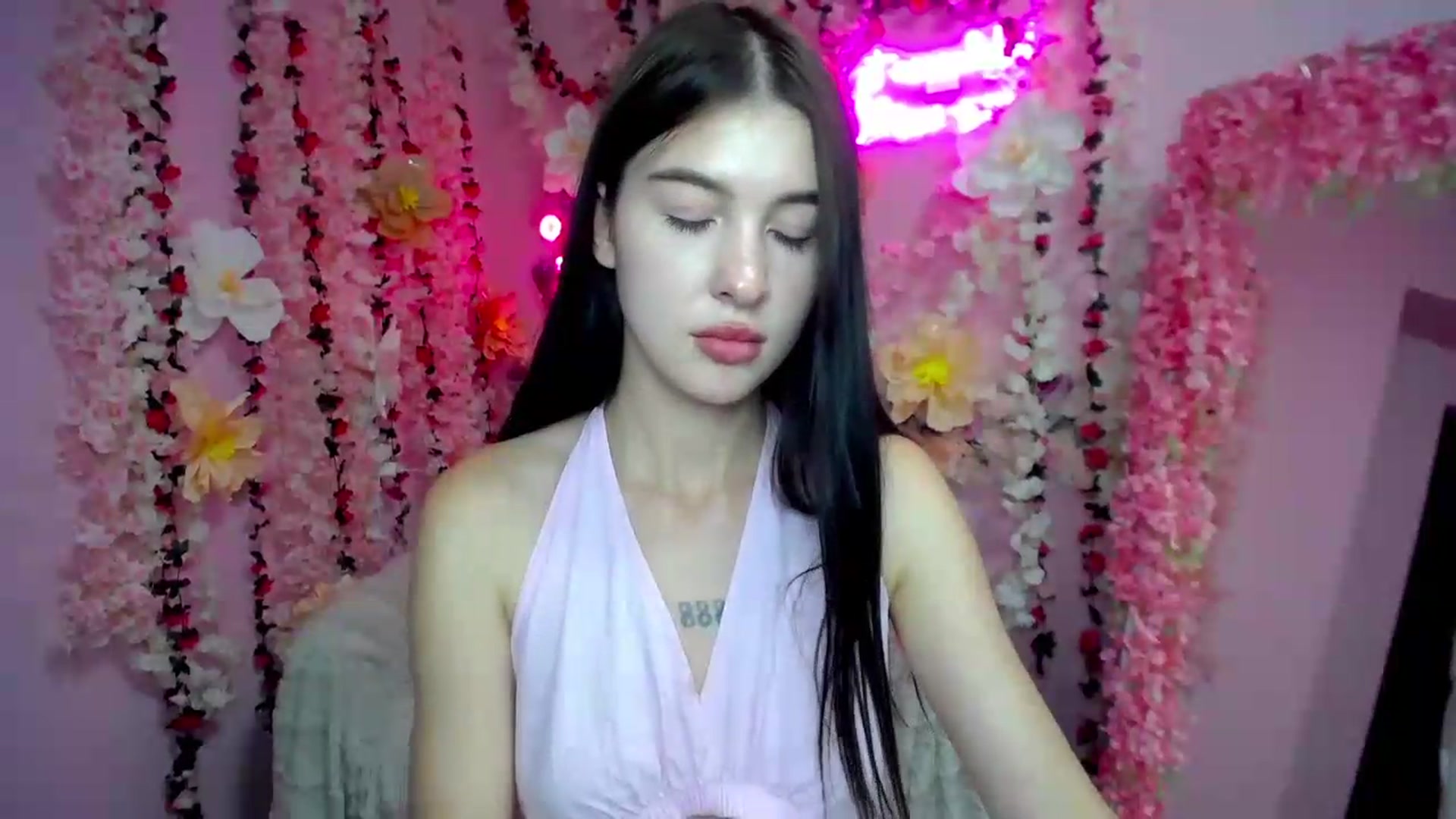 Gallery image thumbnail from GraceBennet's myfreecams stream on, 07/08/2026, 11:01 image 2 of 20