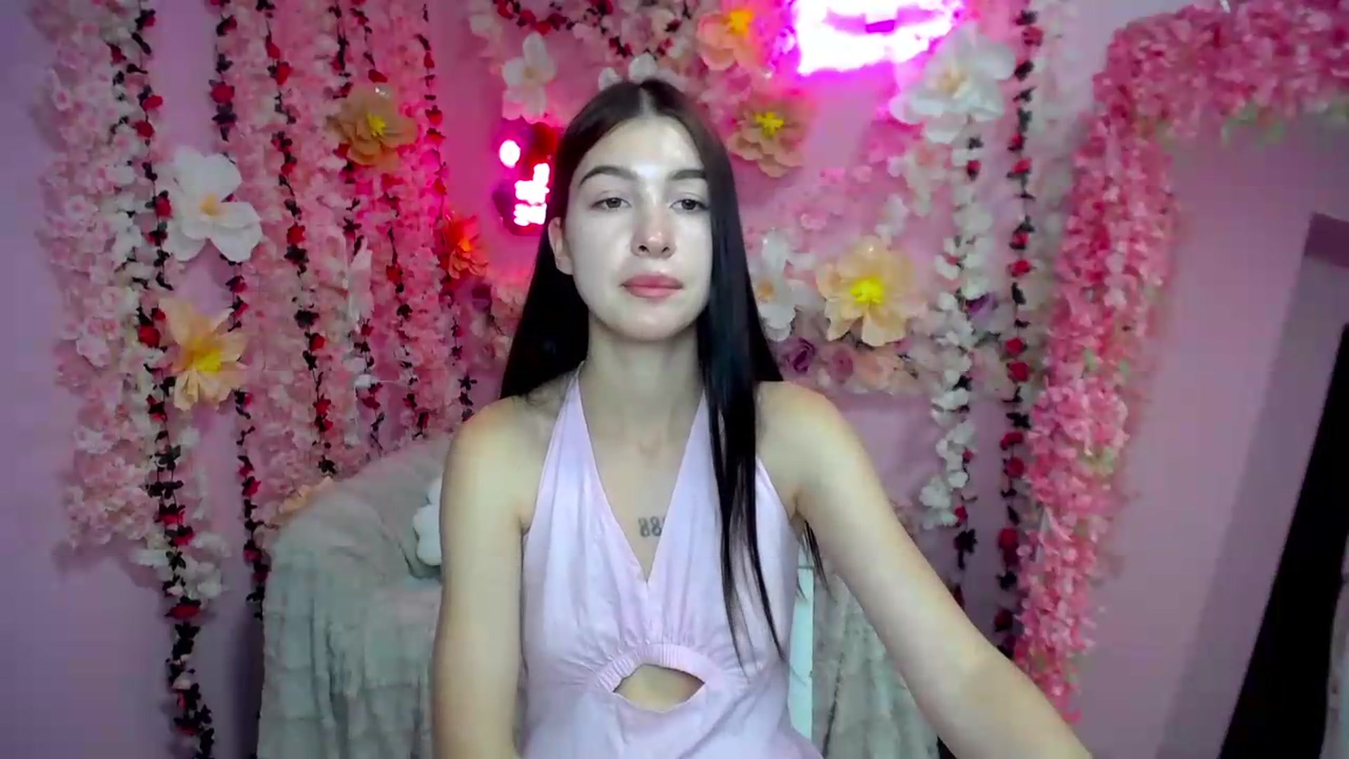 Gallery image thumbnail from GraceBennet's myfreecams stream on, 07/08/2026, 11:01 image 15 of 20