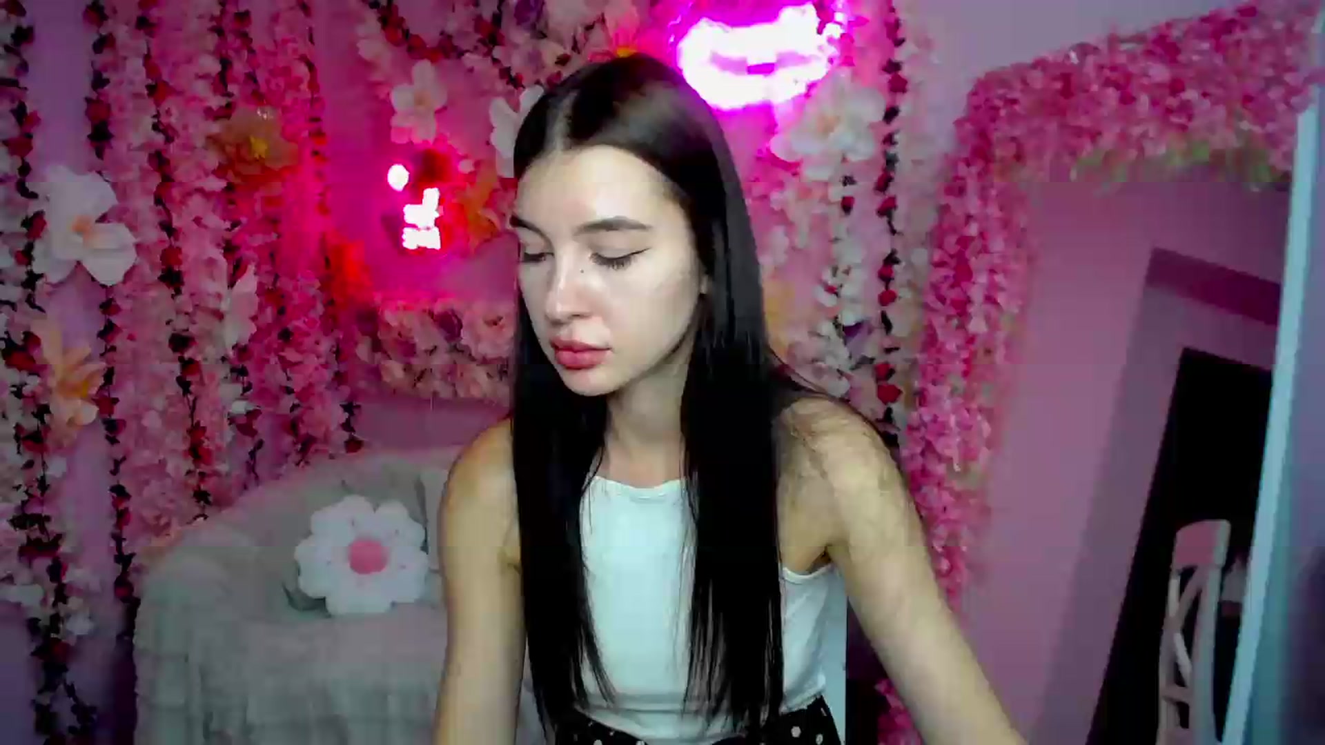 Gallery image thumbnail from GraceBennet's myfreecams stream on, 07/09/2026, 08:56 image 10 of 20