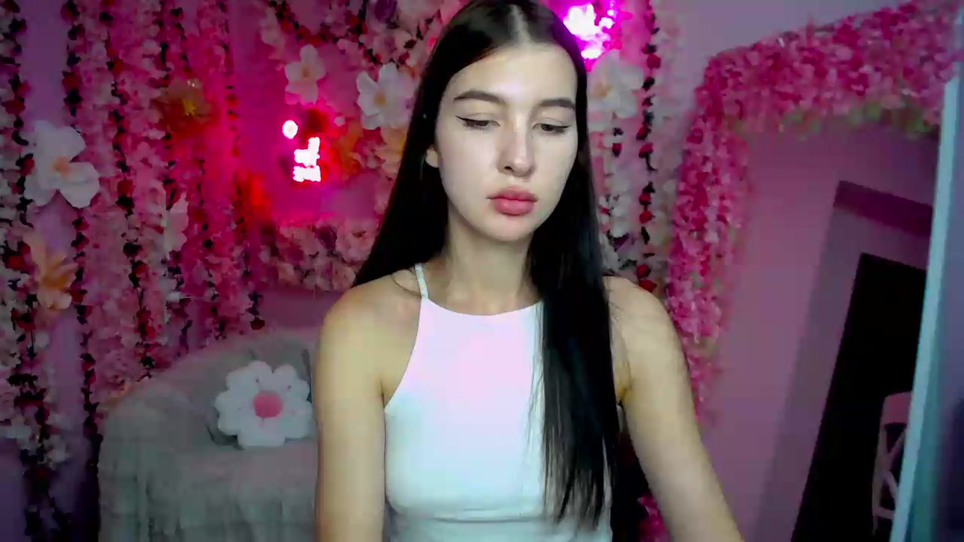 Gallery image thumbnail from GraceBennet's myfreecams stream on, 07/09/2026, 08:56 image 17 of 20