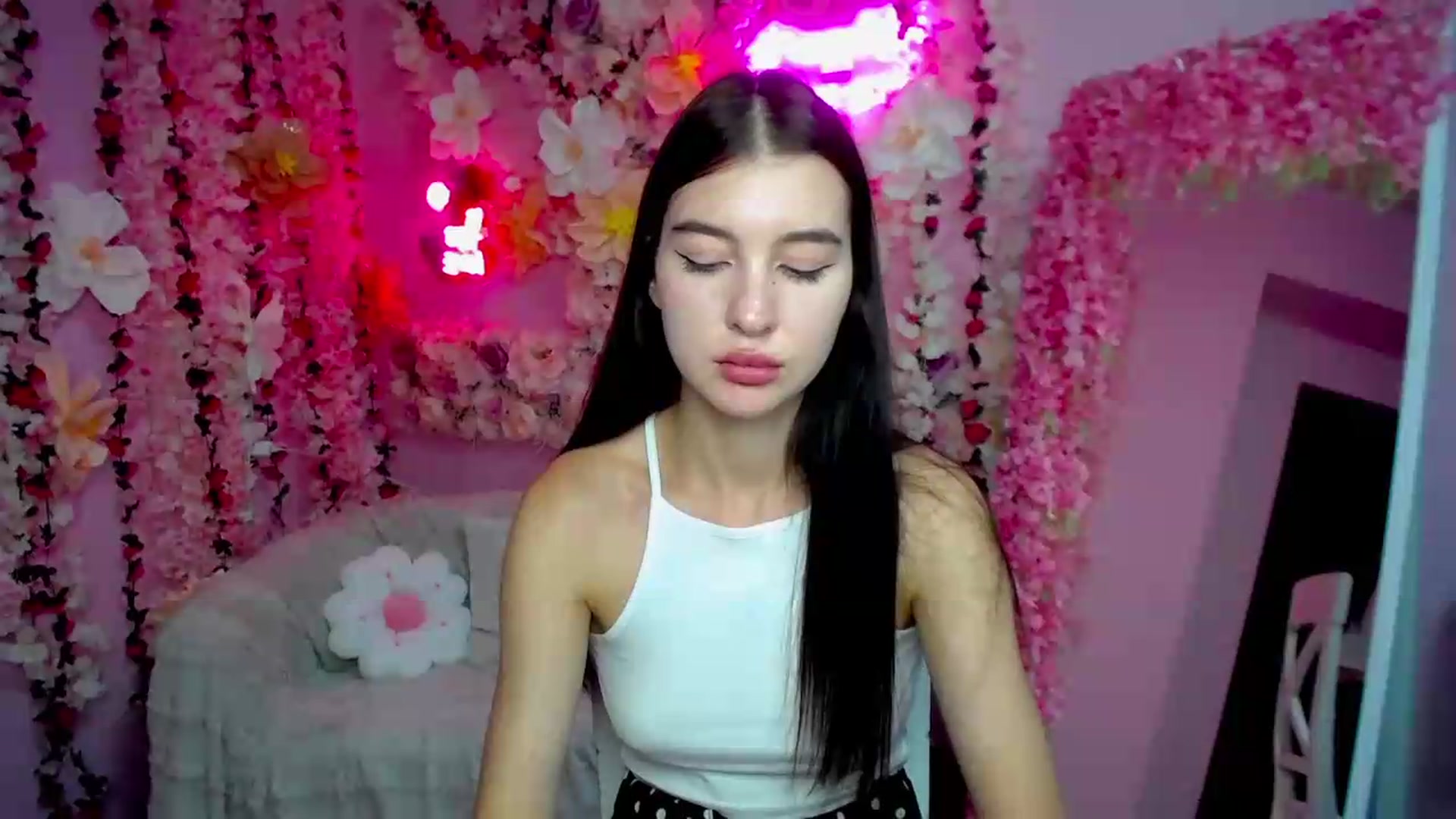 Gallery image thumbnail from GraceBennet's myfreecams stream on, 07/09/2026, 08:56 image 13 of 20