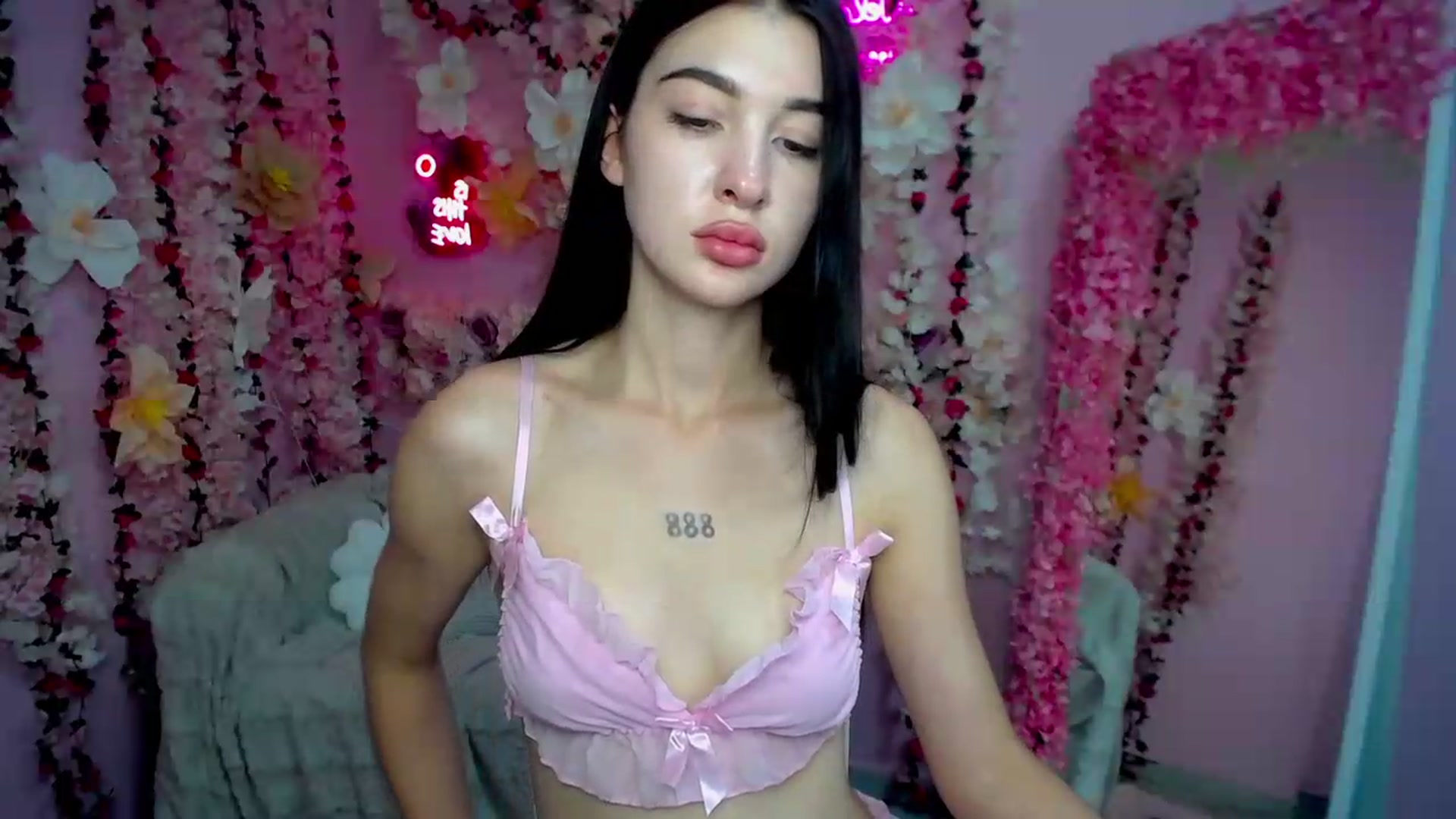 Gallery image thumbnail from GraceBennet's myfreecams stream on, 07/19/2026, 09:07 image 2 of 20
