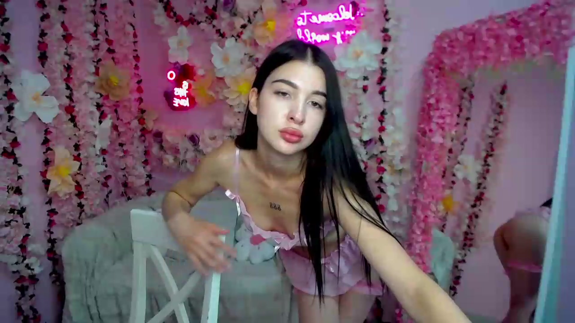 Gallery image thumbnail from GraceBennet's myfreecams stream on, 07/19/2026, 11:11 image 9 of 20