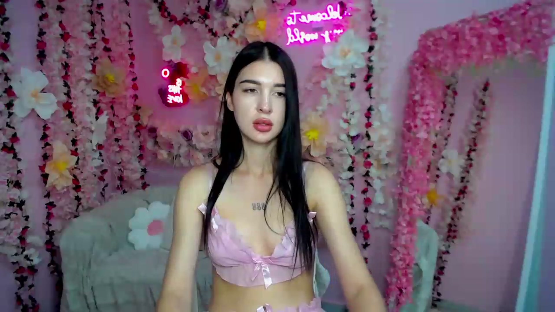 Gallery image thumbnail from GraceBennet's myfreecams stream on, 07/19/2026, 11:11 image 17 of 20