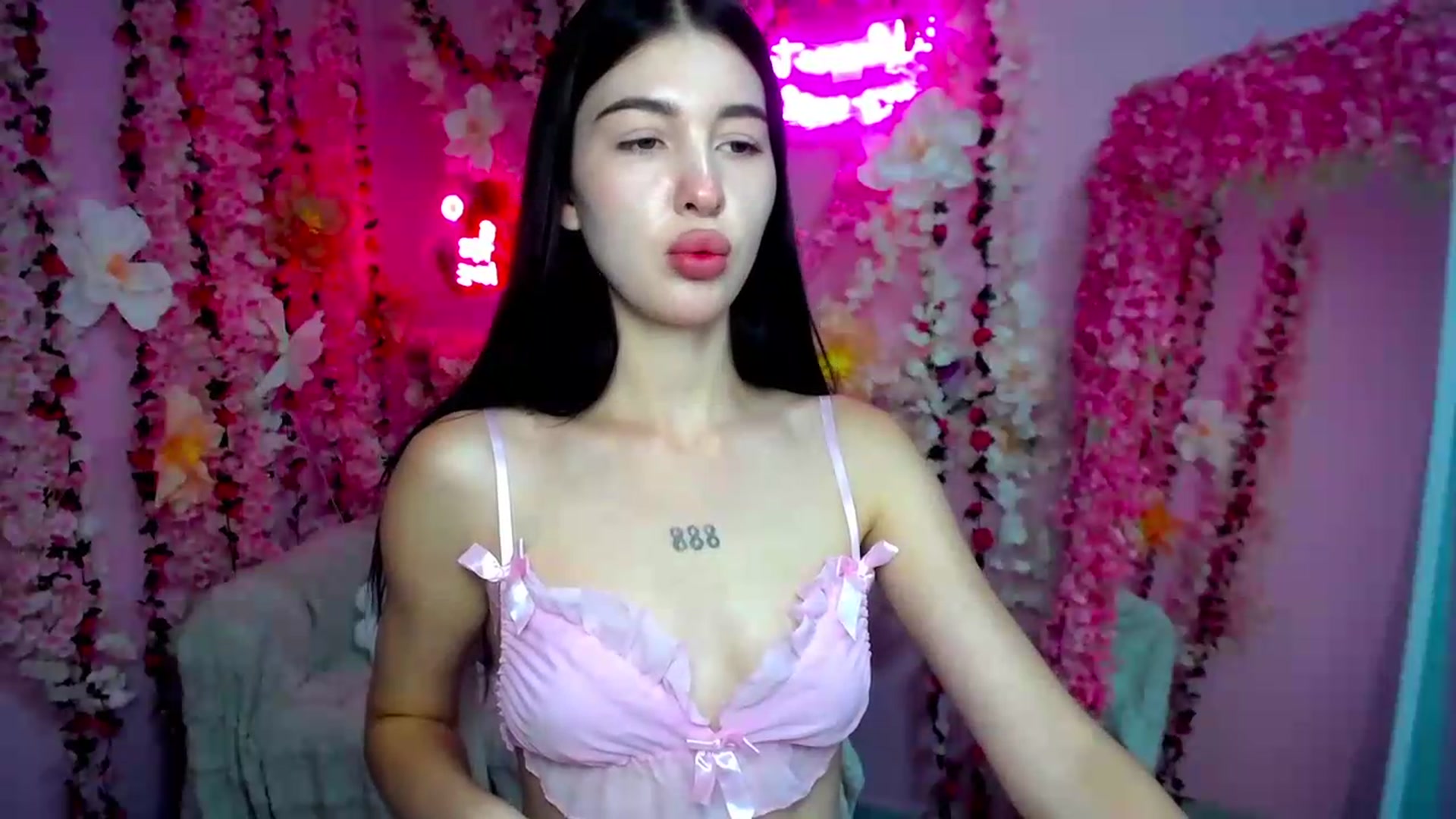 Gallery image thumbnail from GraceBennet's myfreecams stream on, 07/21/2026, 08:33 image 19 of 20
