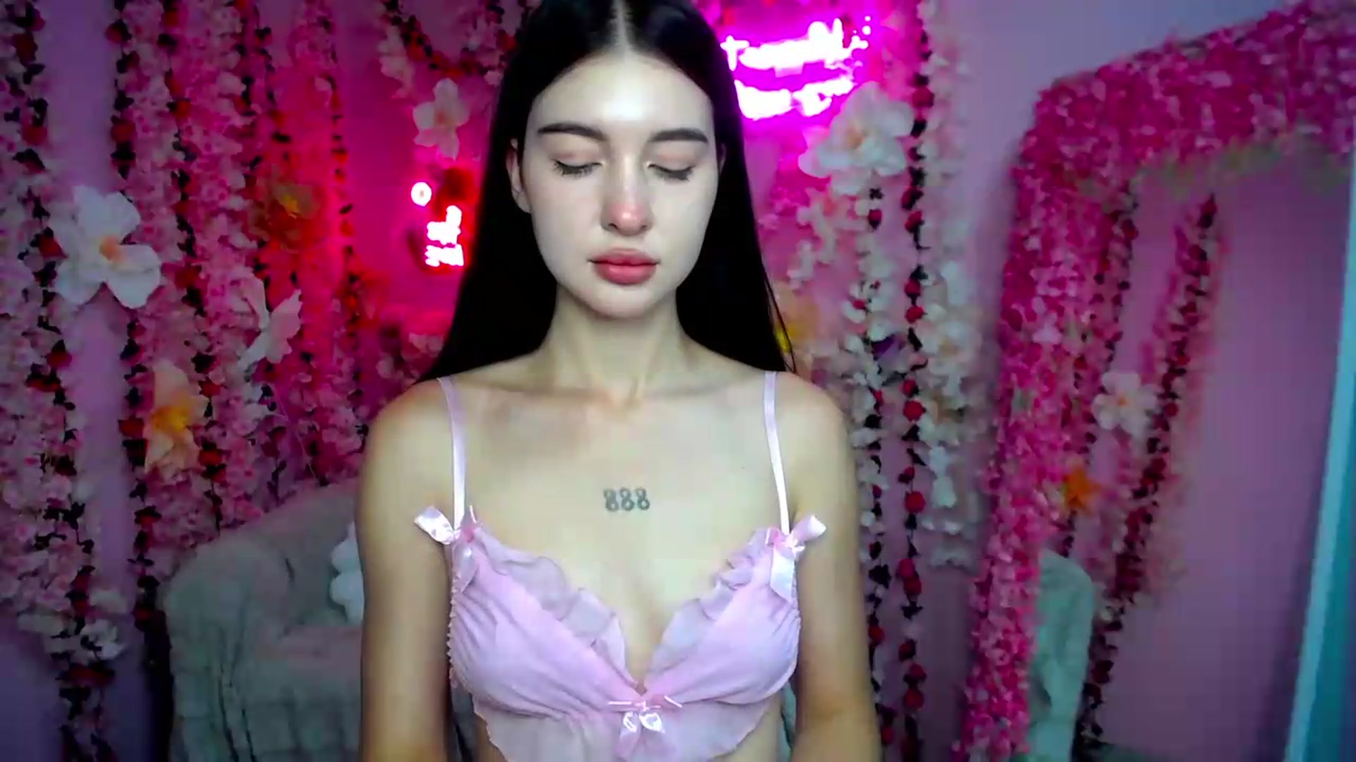 Gallery image thumbnail from GraceBennet's myfreecams stream on, 07/21/2026, 08:33 image 17 of 20