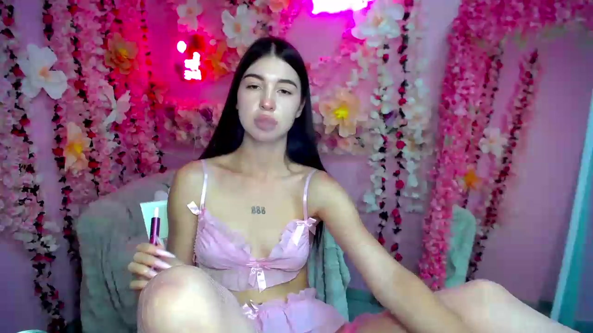 Gallery image thumbnail from GraceBennet's myfreecams stream on, 07/21/2026, 09:29 image 12 of 20