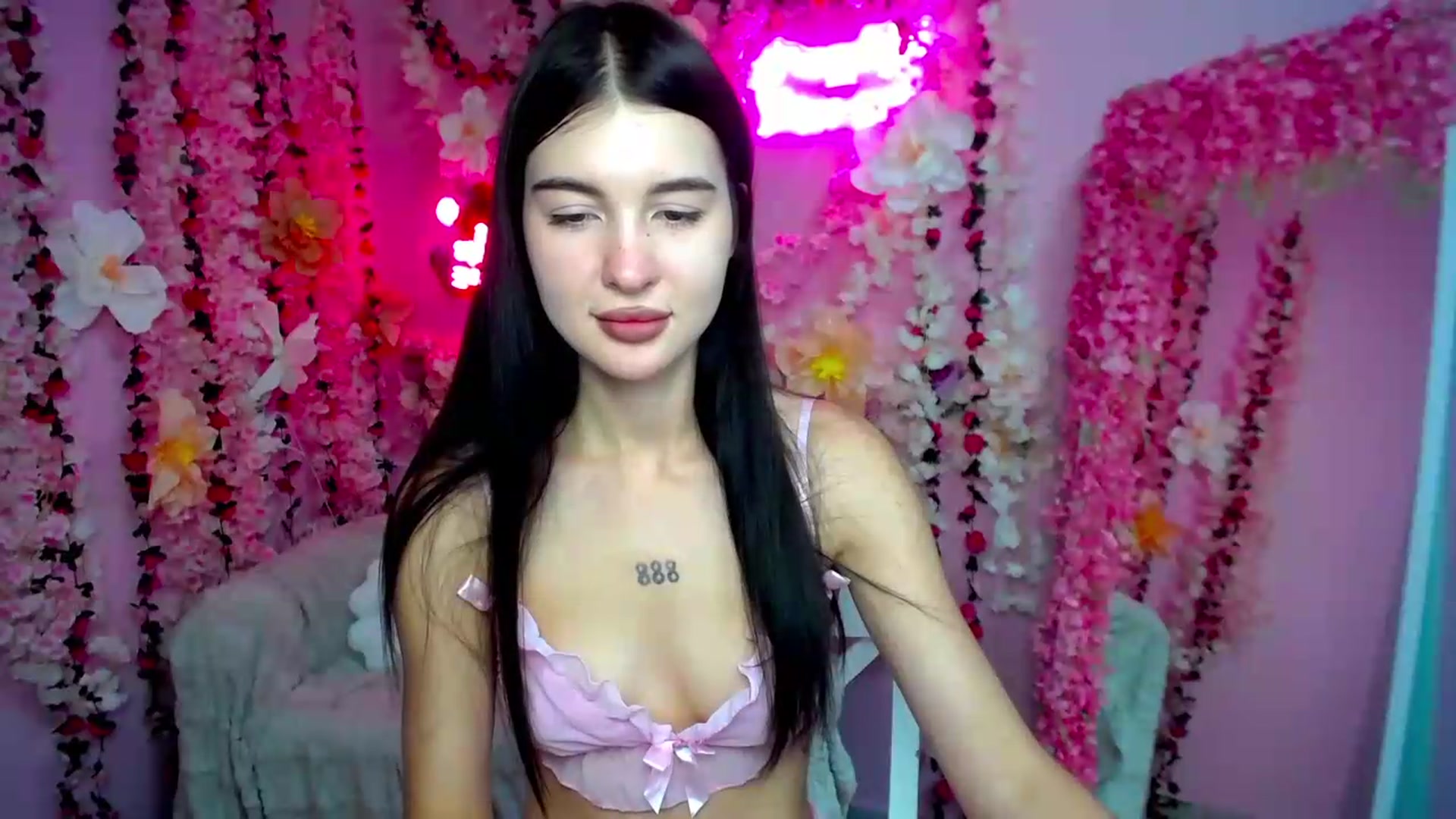 Gallery image thumbnail from GraceBennet's myfreecams stream on, 07/21/2026, 11:03 image 19 of 20
