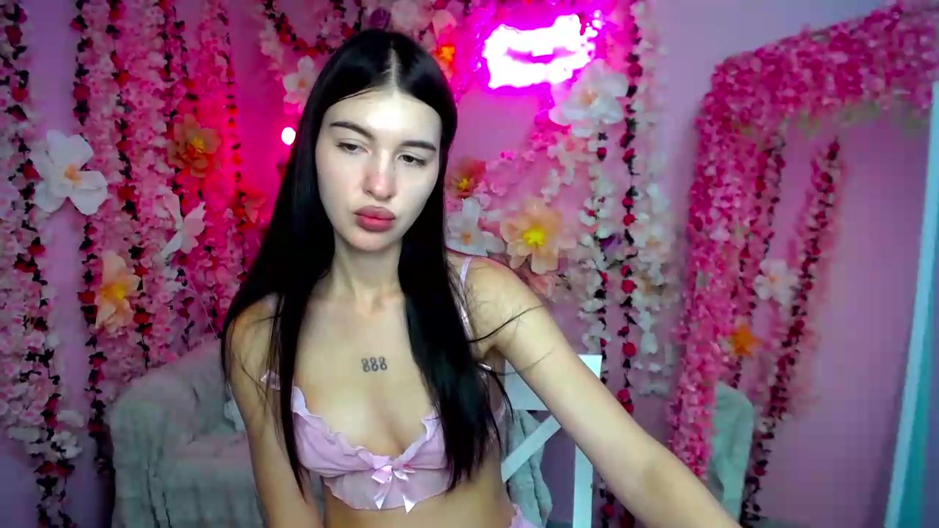Gallery image thumbnail from GraceBennet's myfreecams stream on, 07/21/2026, 11:03 image 17 of 20