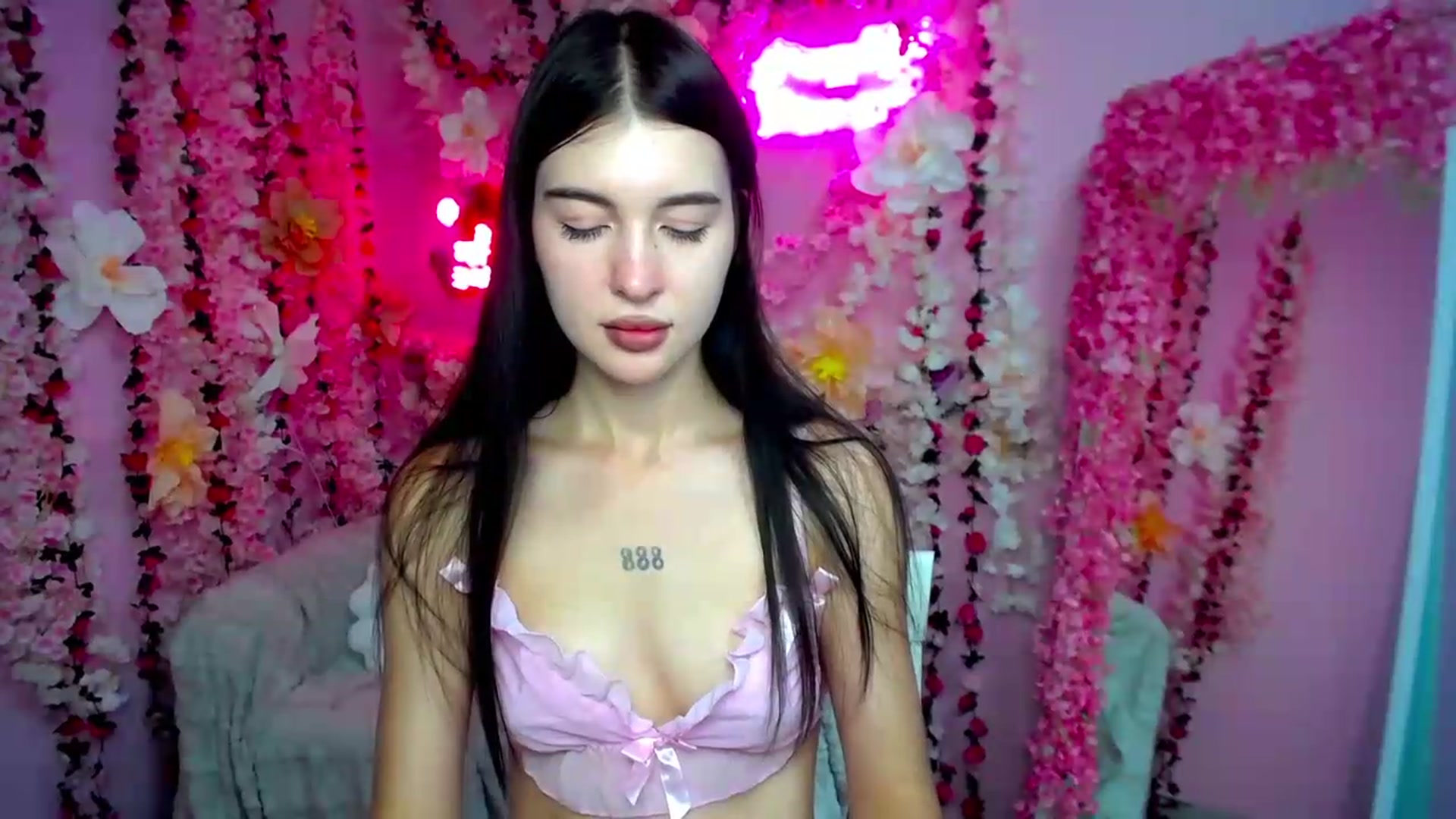 Gallery image thumbnail from GraceBennet's myfreecams stream on, 07/21/2026, 11:03 image 10 of 20