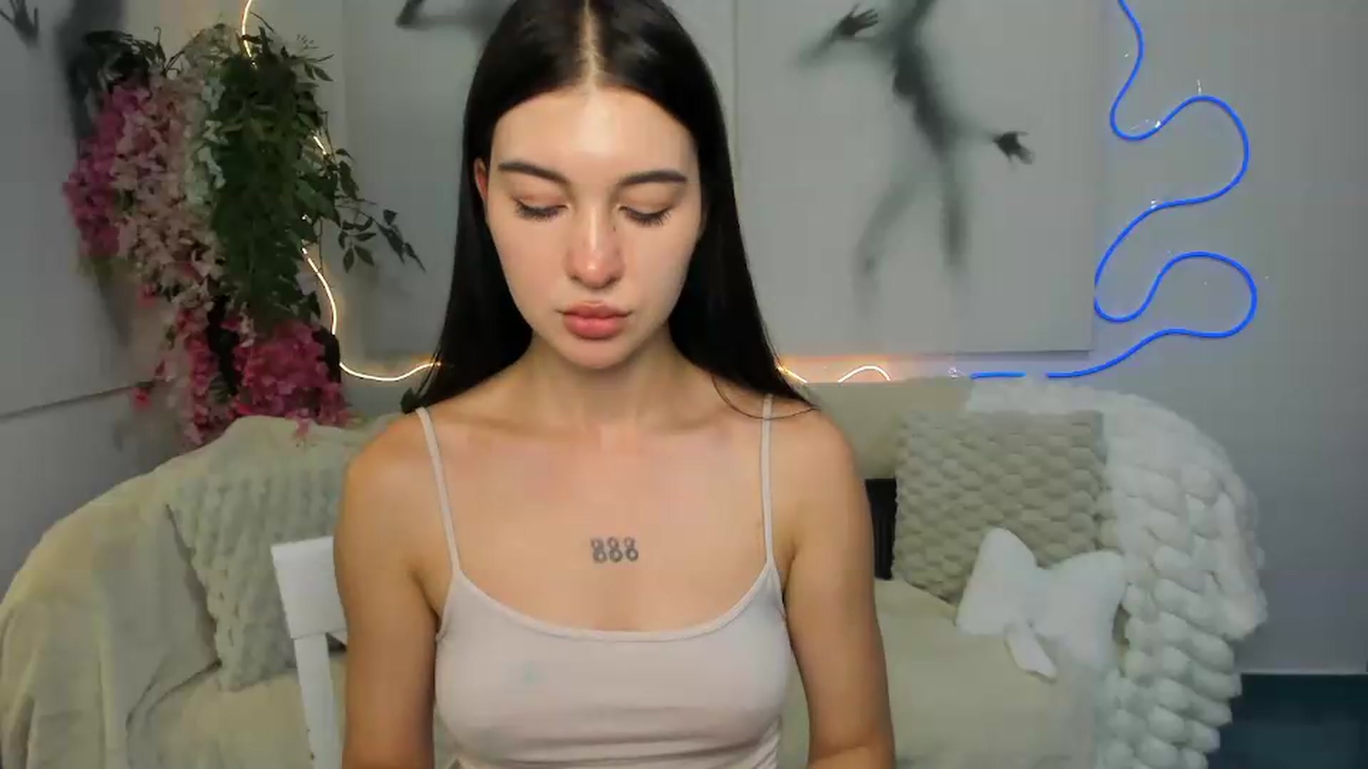 Gallery image thumbnail from GraceBennet's myfreecams stream on, 07/22/2026, 10:14 image 17 of 20