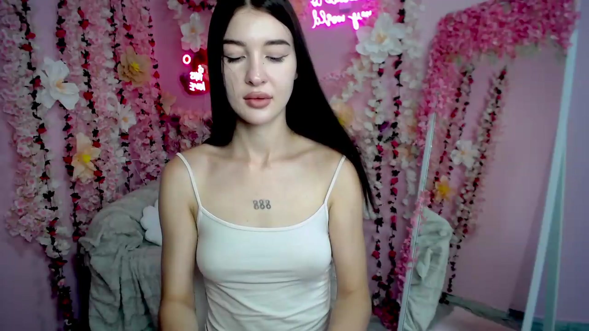 Gallery image thumbnail from GraceBennet's myfreecams stream on, 08/12/2026, 08:26 image 13 of 20