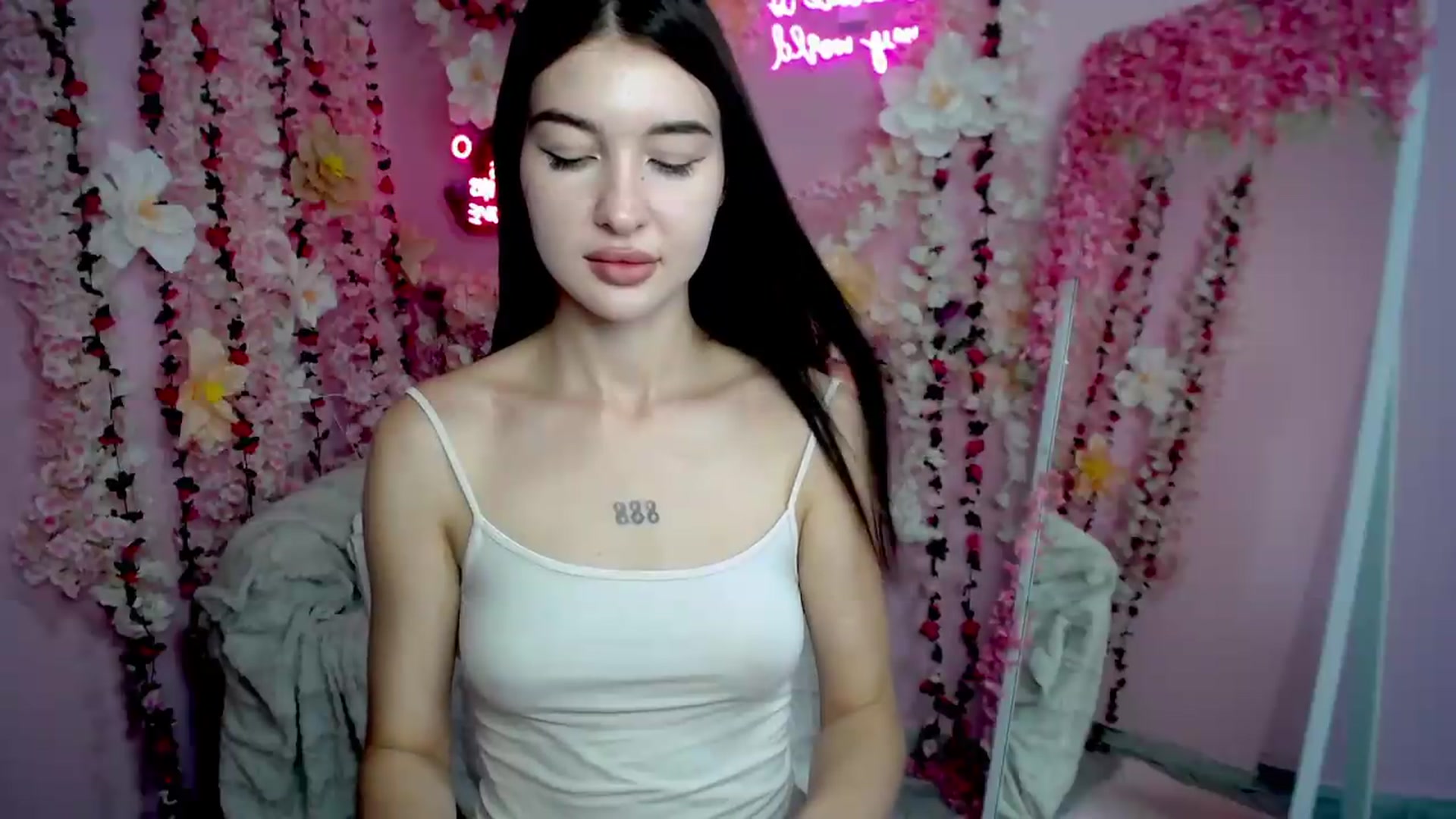 Gallery image thumbnail from GraceBennet's myfreecams stream on, 08/12/2026, 08:26 image 10 of 20