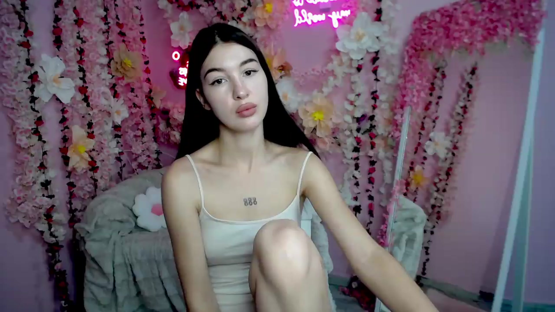Gallery image thumbnail from GraceBennet's myfreecams stream on, 08/12/2026, 08:26 image 19 of 20