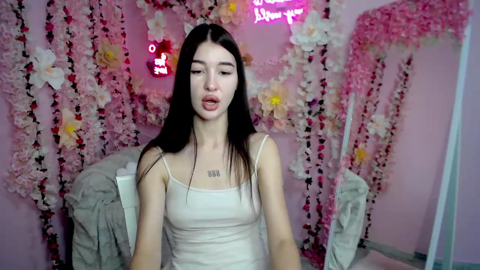Gallery image thumbnail from GraceBennet's myfreecams stream on, 08/12/2026, 08:26 image 8 of 20
