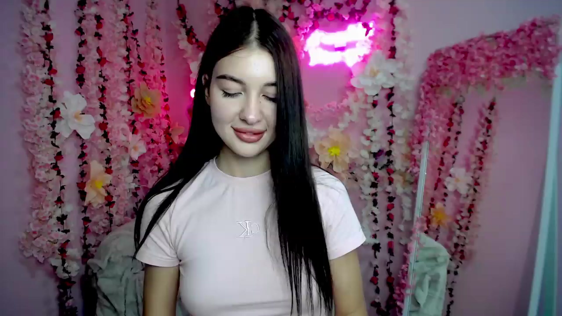 Gallery image thumbnail from GraceBennet's myfreecams stream on, 08/13/2026, 08:21 image 17 of 20