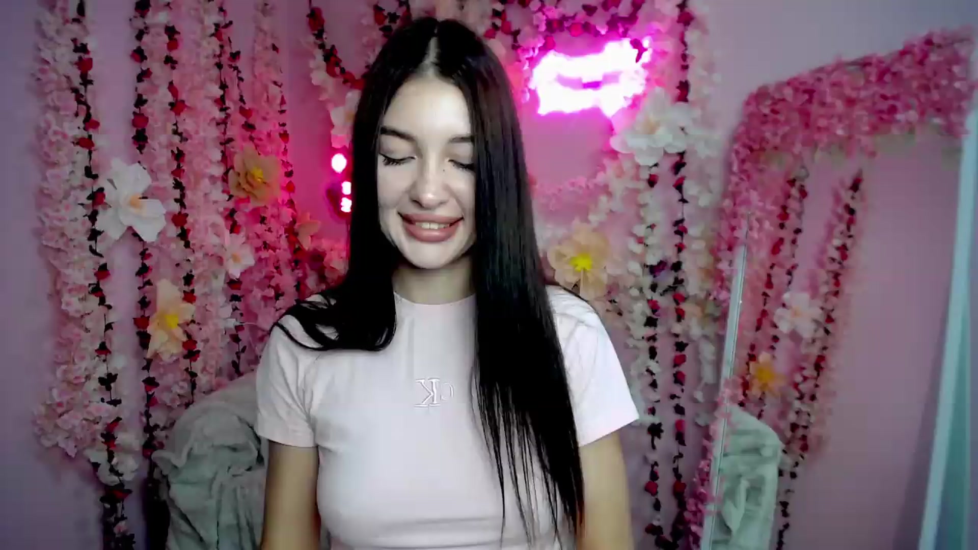 Gallery image thumbnail from GraceBennet's myfreecams stream on, 08/13/2026, 08:21 image 16 of 20