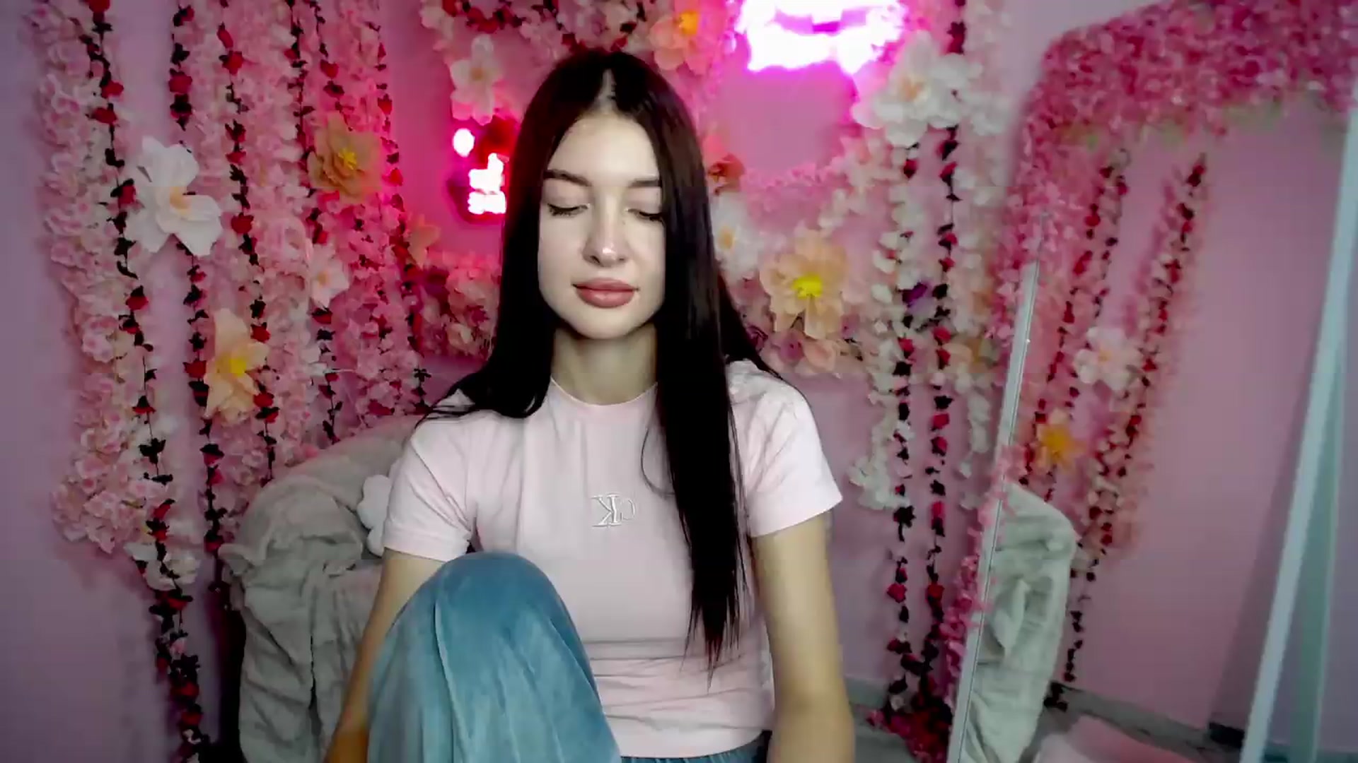 Gallery image thumbnail from GraceBennet's myfreecams stream on, 08/13/2026, 08:21 image 12 of 20