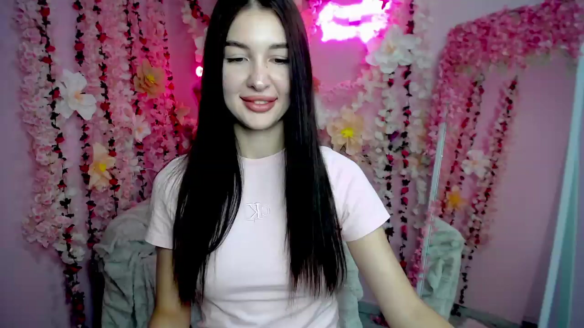 Gallery image thumbnail from GraceBennet's myfreecams stream on, 08/13/2026, 08:21 image 19 of 20