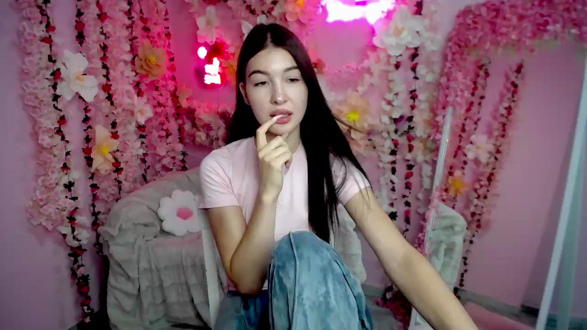 Gallery image thumbnail from GraceBennet's myfreecams stream on, 08/13/2026, 09:22 image 12 of 20