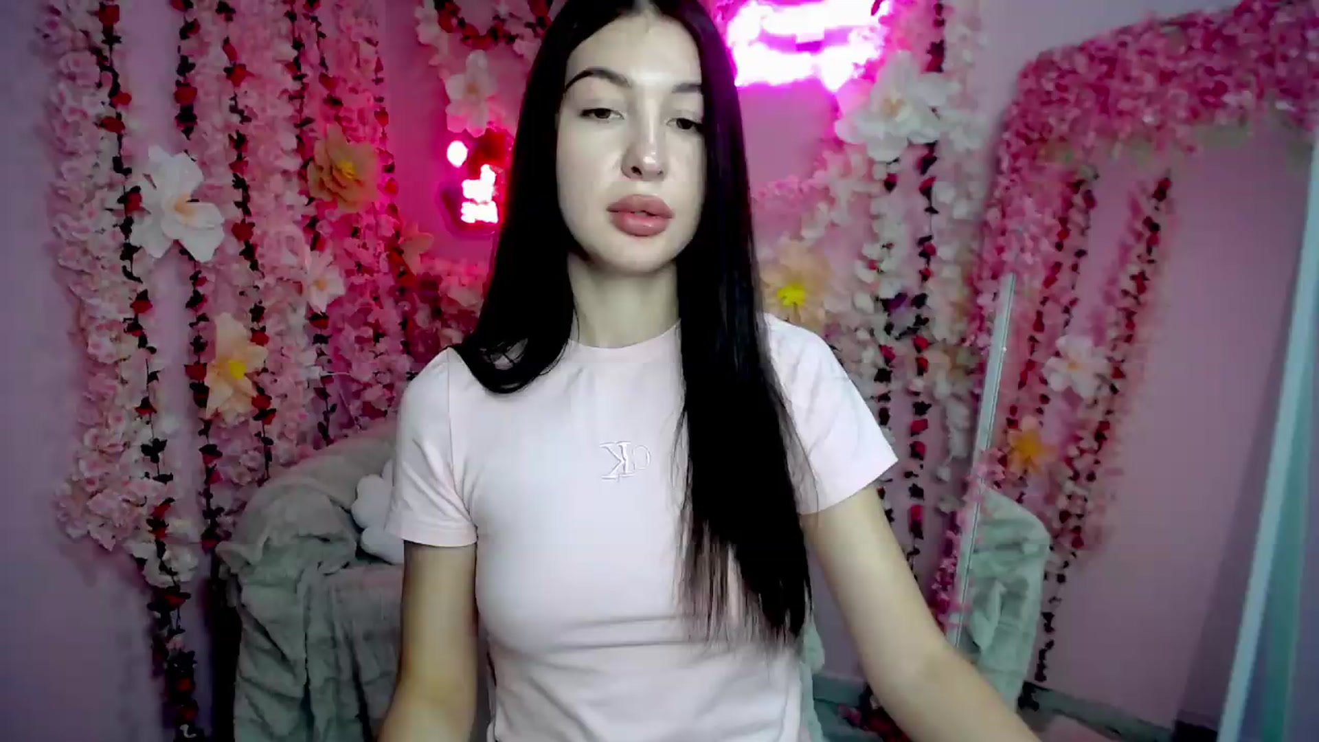 Gallery image thumbnail from GraceBennet's myfreecams stream on, 08/13/2026, 09:22 image 18 of 20