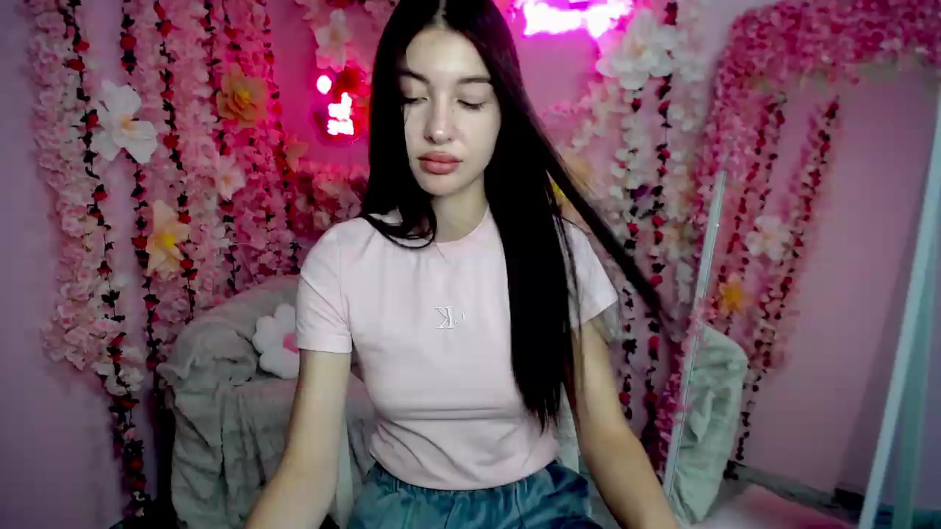 Gallery image thumbnail from GraceBennet's myfreecams stream on, 08/13/2026, 09:22 image 4 of 20