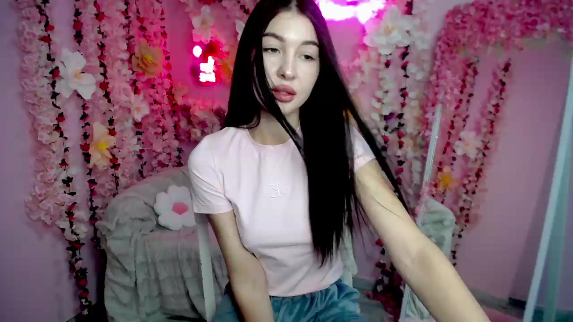 Gallery image thumbnail from GraceBennet's myfreecams stream on, 08/13/2026, 09:22 image 7 of 20