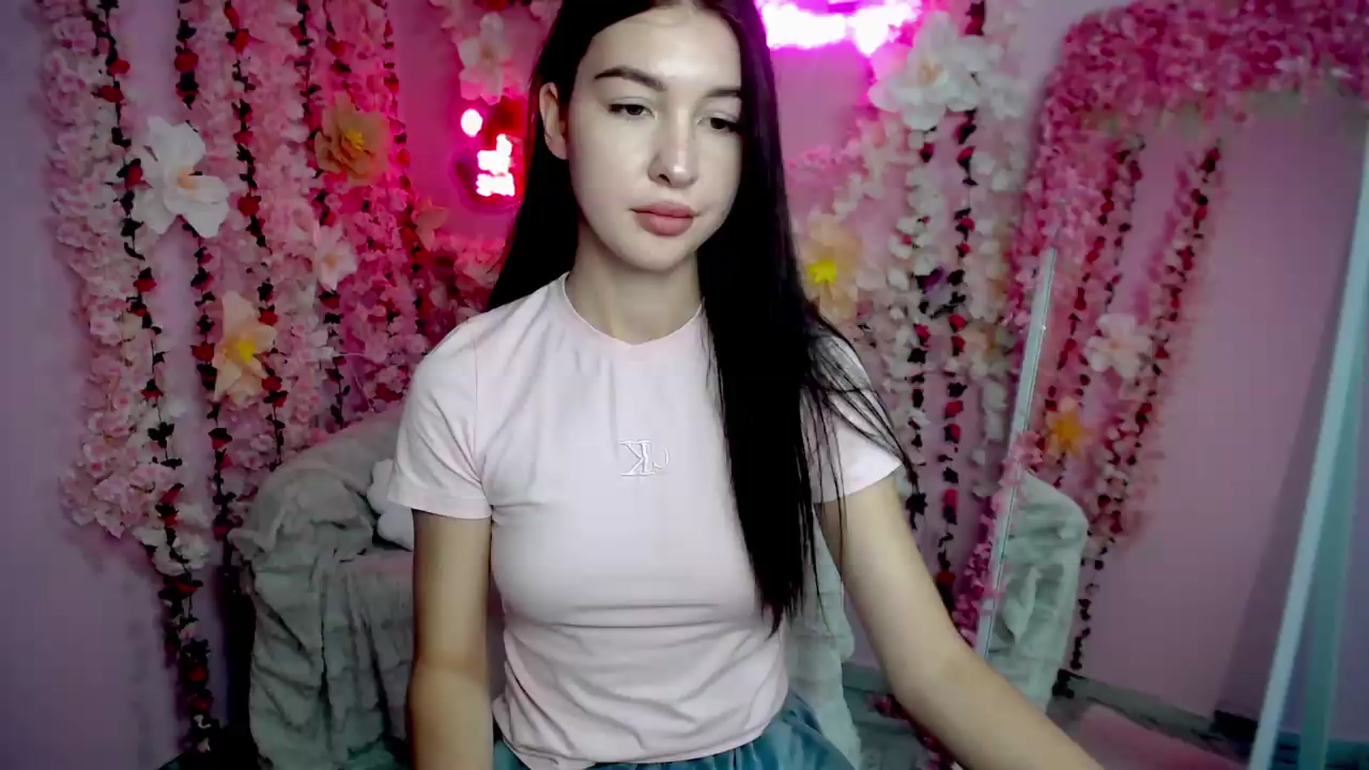 Gallery image thumbnail from GraceBennet's myfreecams stream on, 08/13/2026, 09:22 image 13 of 20