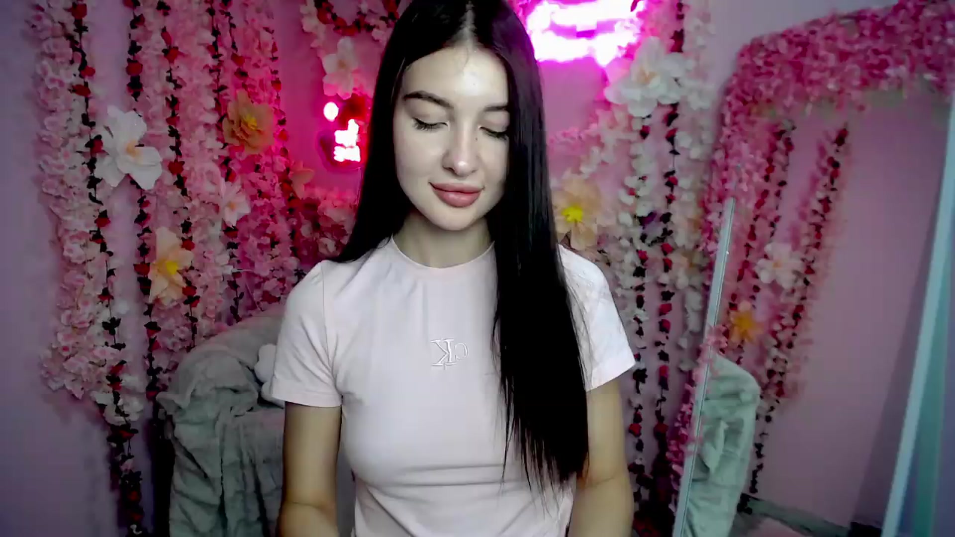 Gallery image thumbnail from GraceBennet's myfreecams stream on, 08/13/2026, 09:22 image 15 of 20