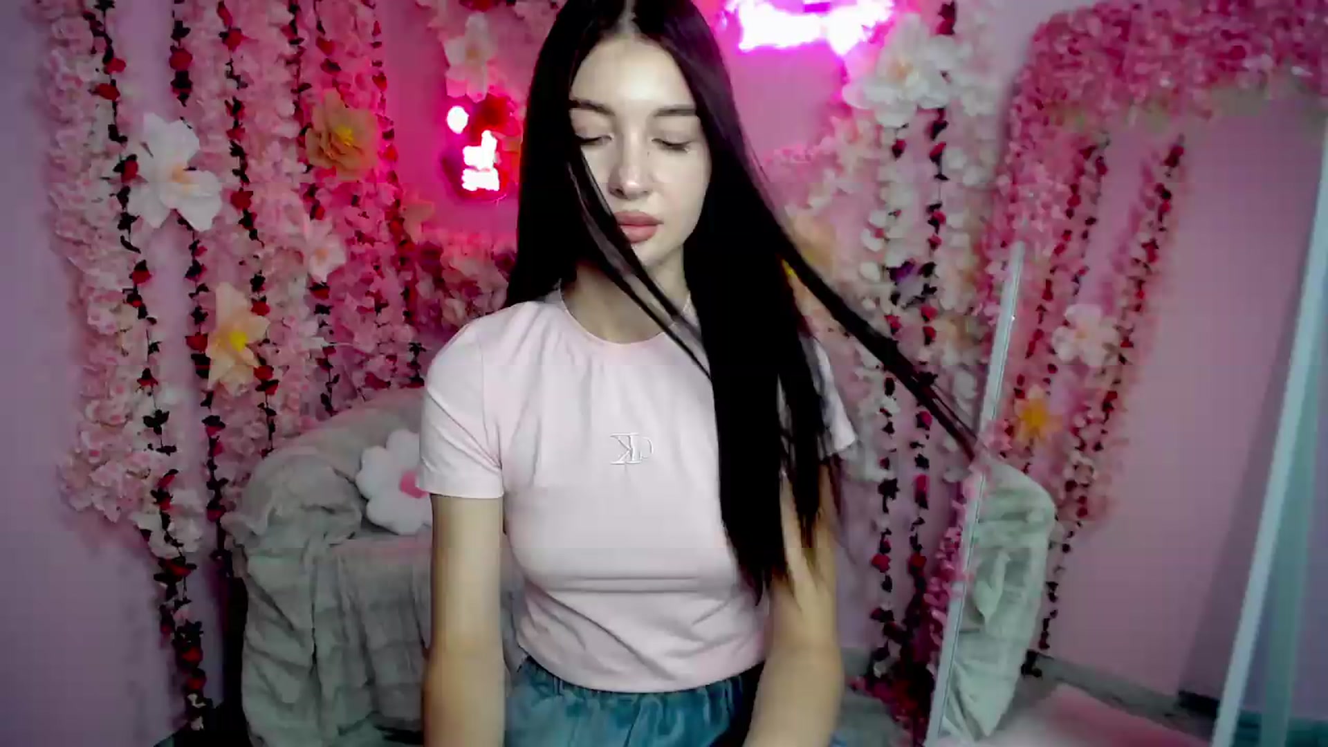 Gallery image thumbnail from GraceBennet's myfreecams stream on, 08/13/2026, 09:22 image 6 of 20