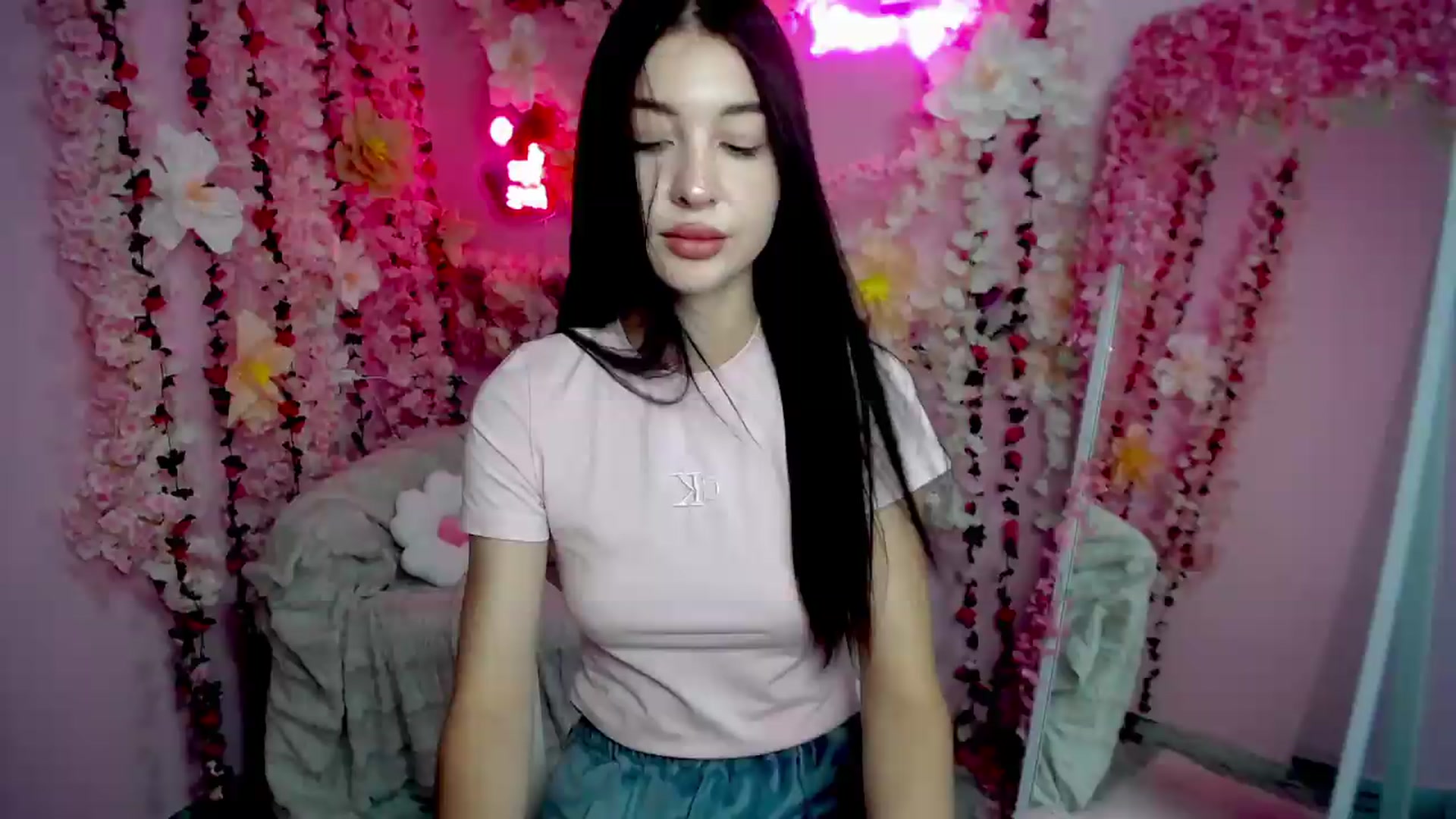 Gallery image thumbnail from GraceBennet's myfreecams stream on, 08/13/2026, 09:22 image 5 of 20