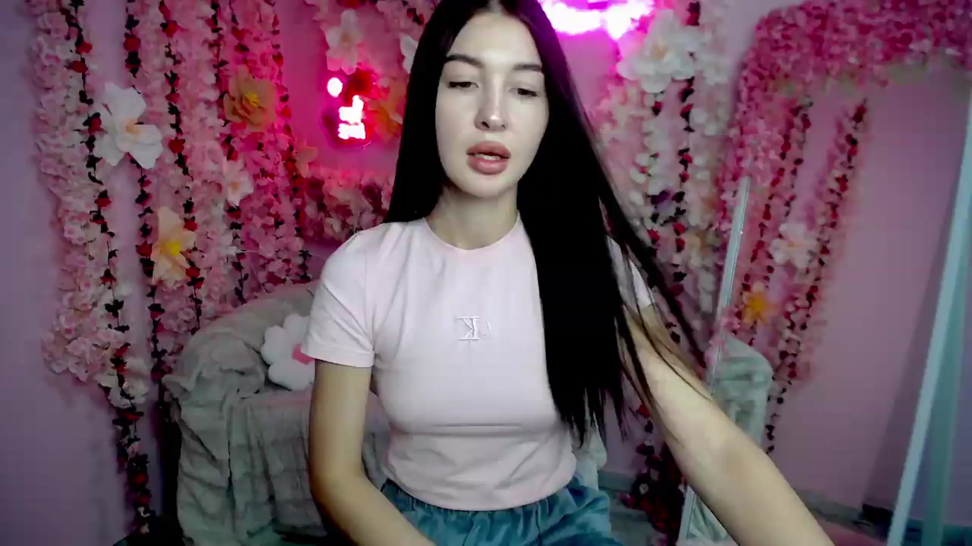 Gallery image thumbnail from GraceBennet's myfreecams stream on, 08/13/2026, 09:22 image 3 of 20