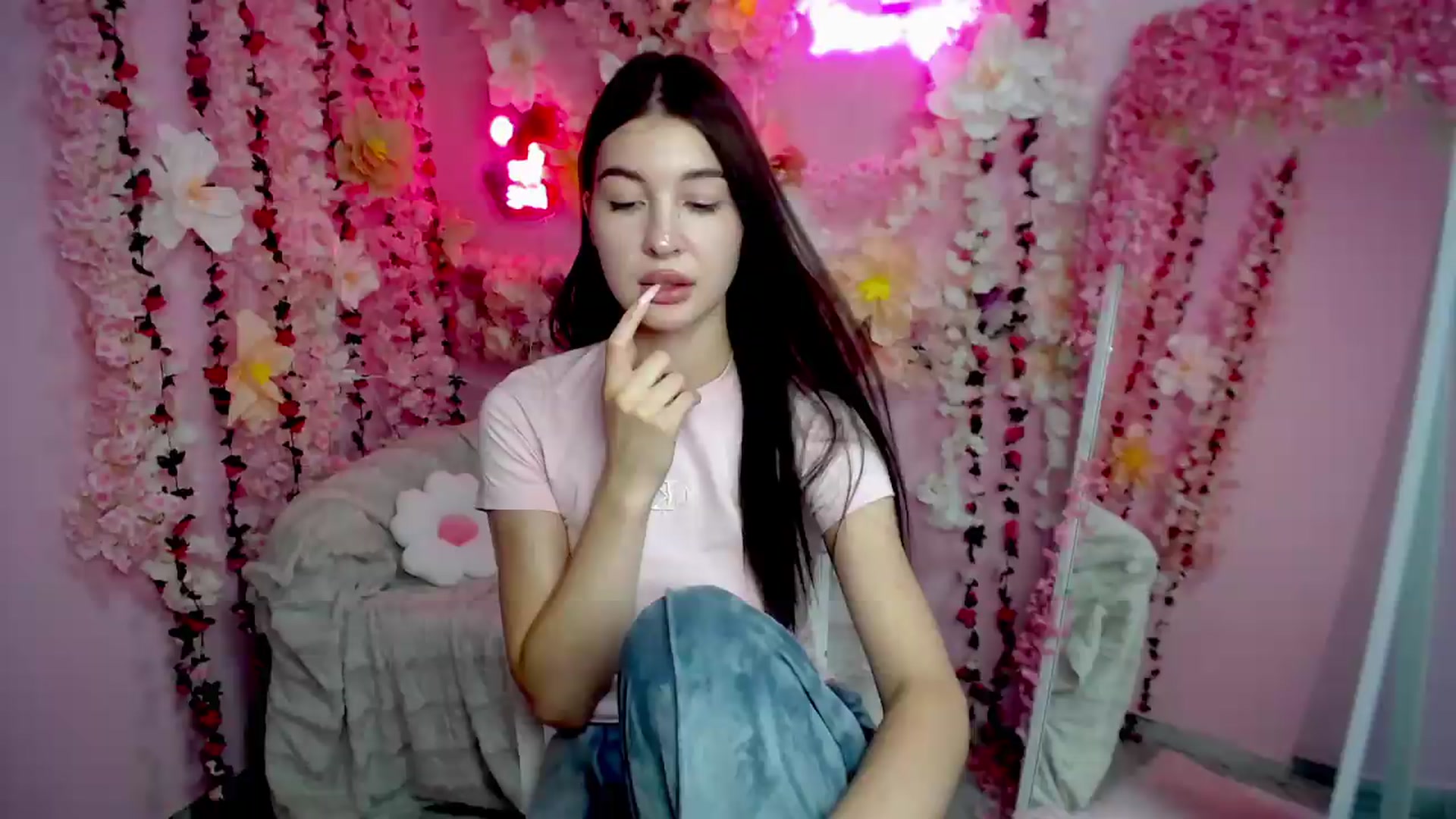 Gallery image thumbnail from GraceBennet's myfreecams stream on, 08/13/2026, 09:22 image 11 of 20
