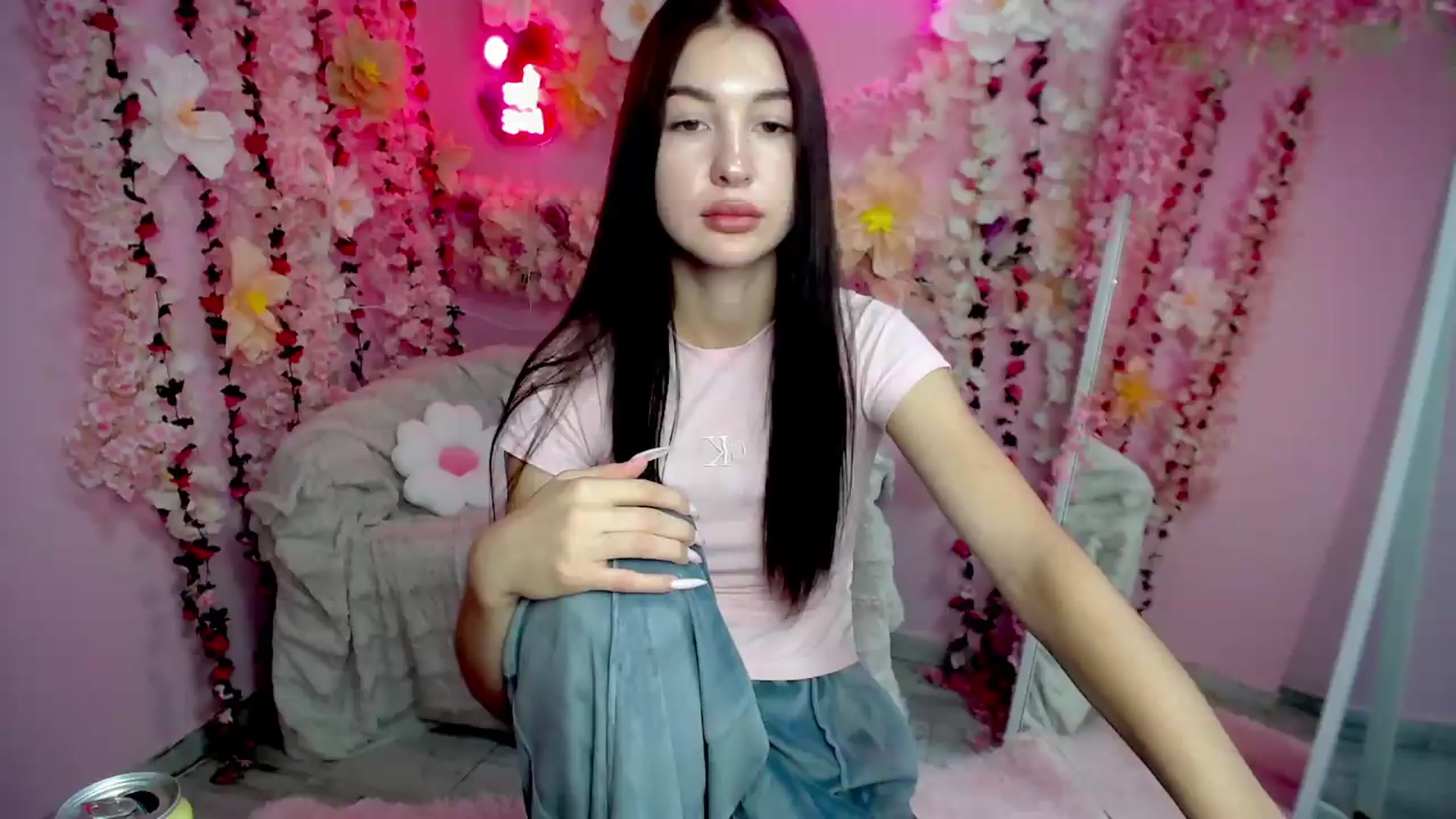 Gallery image thumbnail from GraceBennet's myfreecams stream on, 08/13/2026, 10:57 image 1 of 20