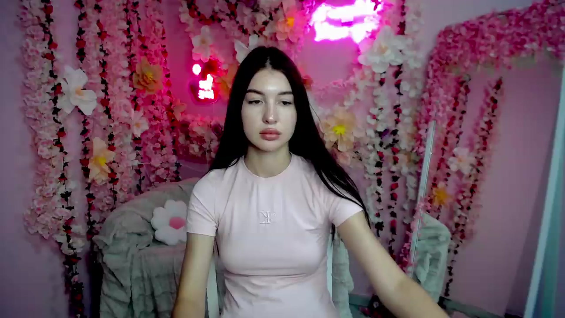 Gallery image thumbnail from GraceBennet's myfreecams stream on, 08/13/2026, 10:57 image 19 of 20