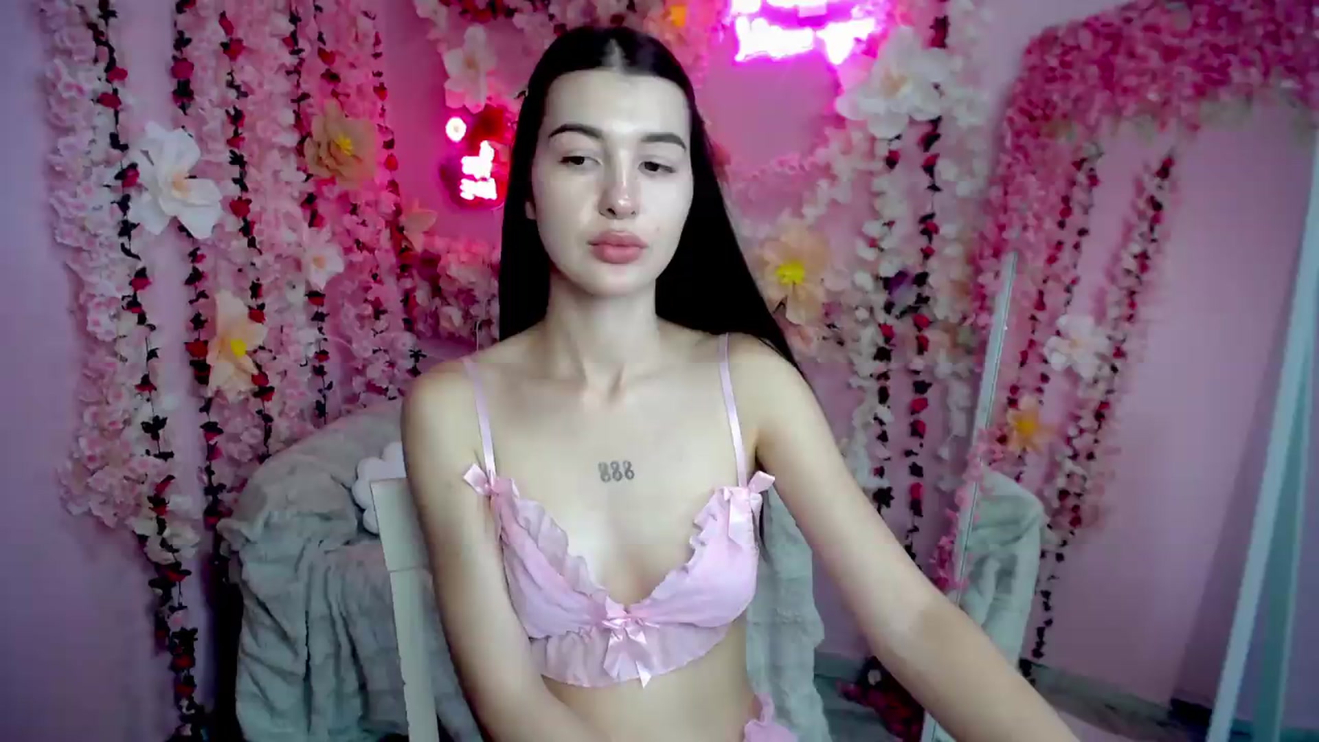 Gallery image thumbnail from GraceBennet's myfreecams stream on, 08/16/2026, 11:03 image 11 of 20